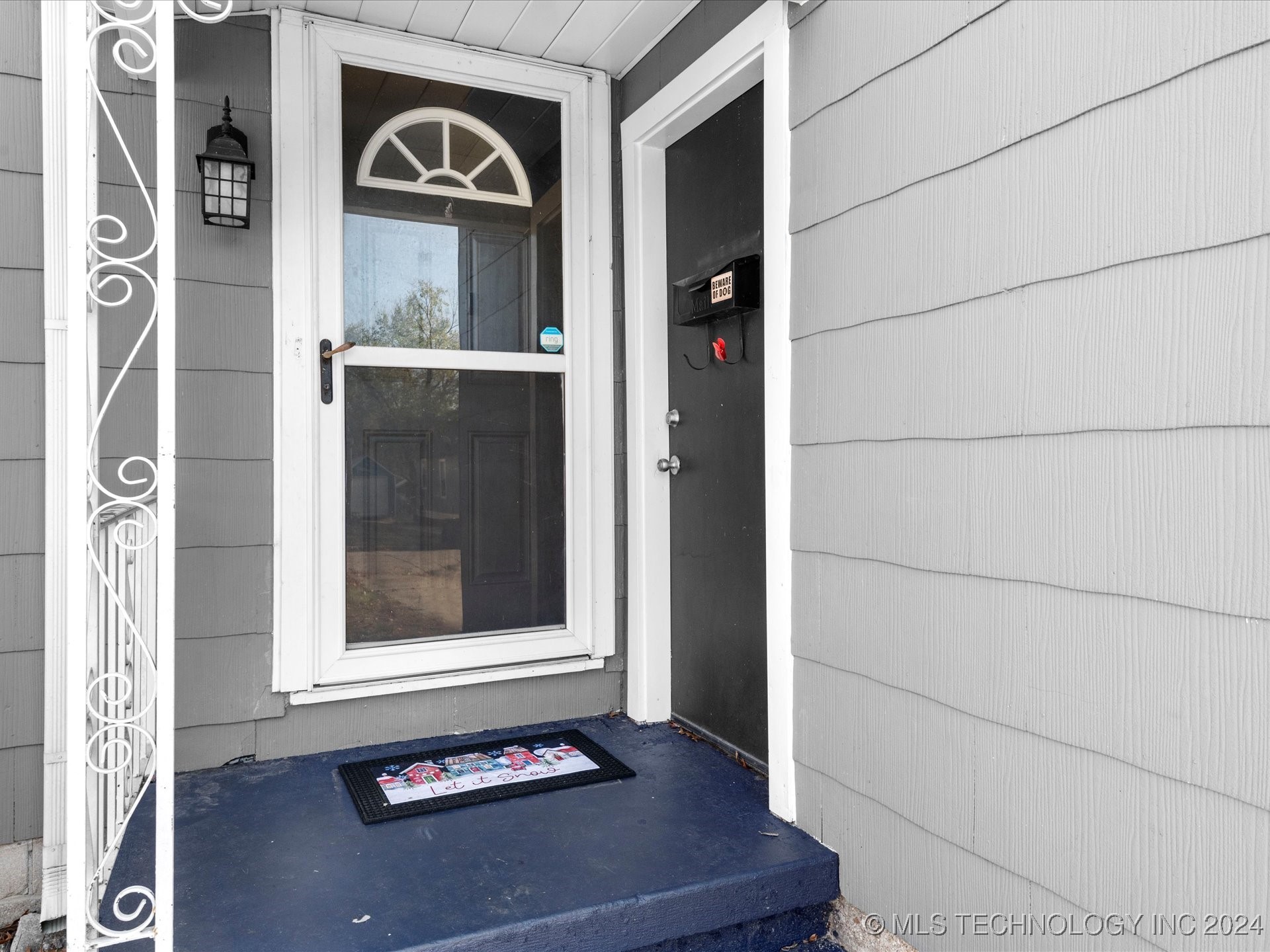 1942 S Dewey Avenue Property Photo 3