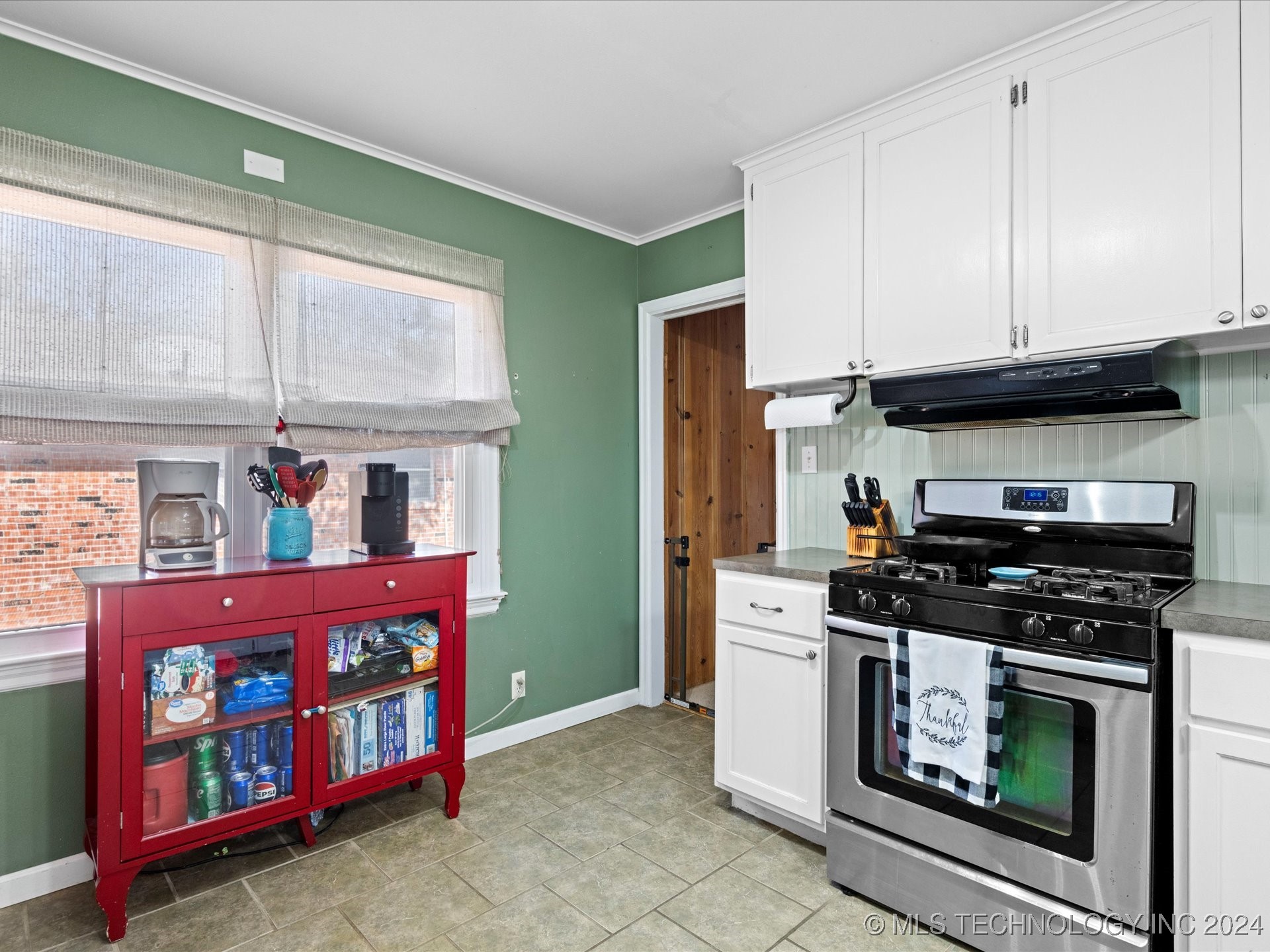 1942 S Dewey Avenue Property Photo 11