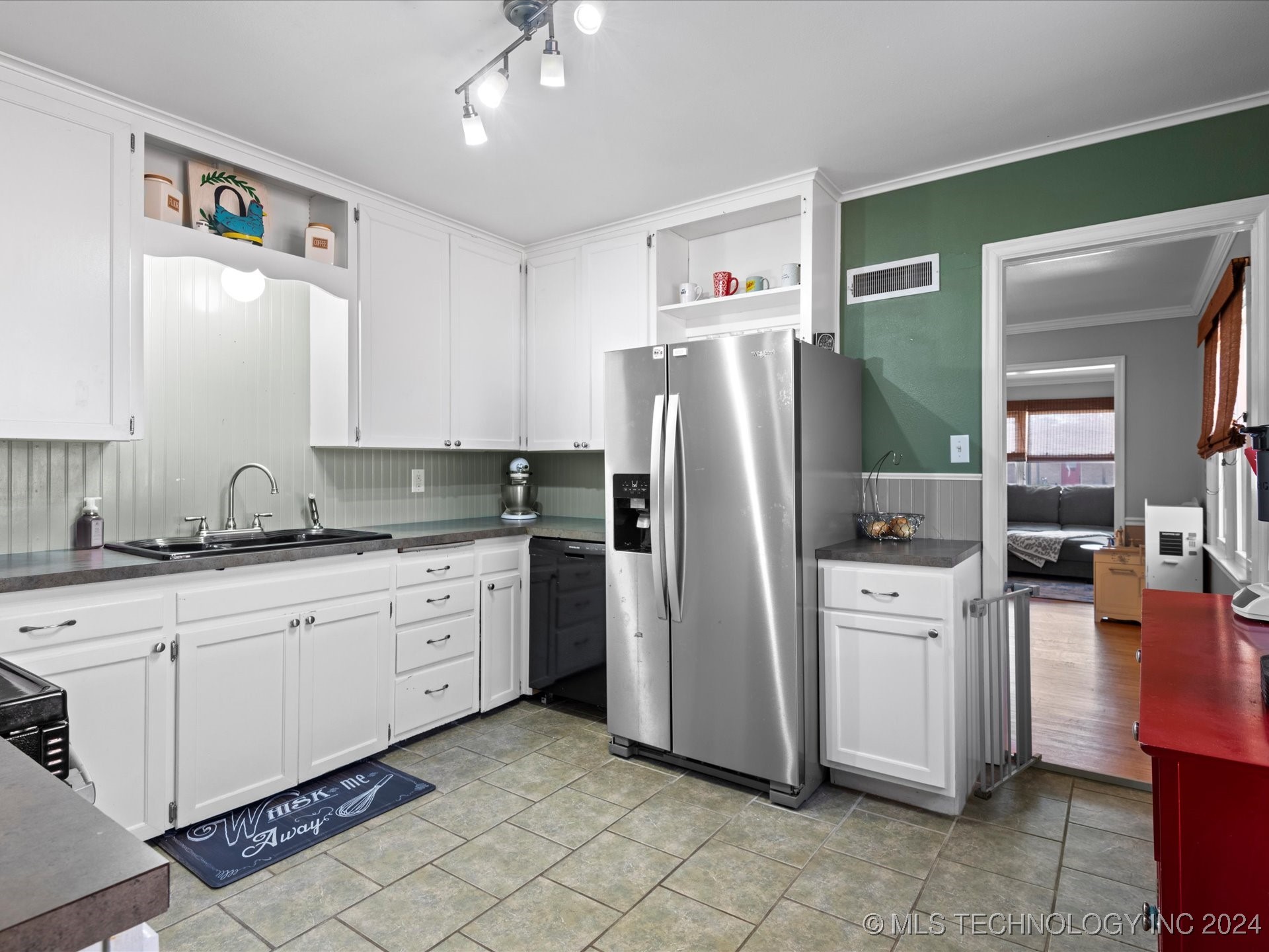 1942 S Dewey Avenue Property Photo 12
