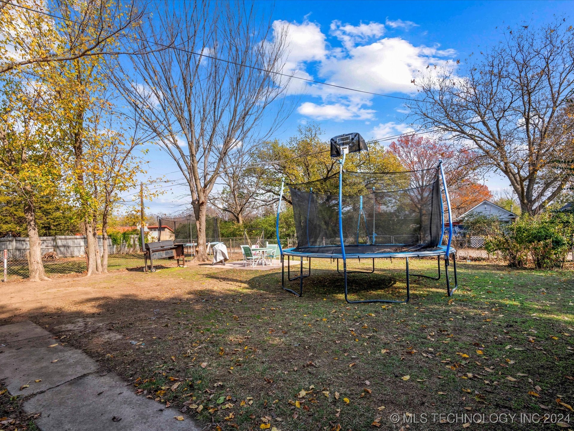 1942 S Dewey Avenue Property Photo 25