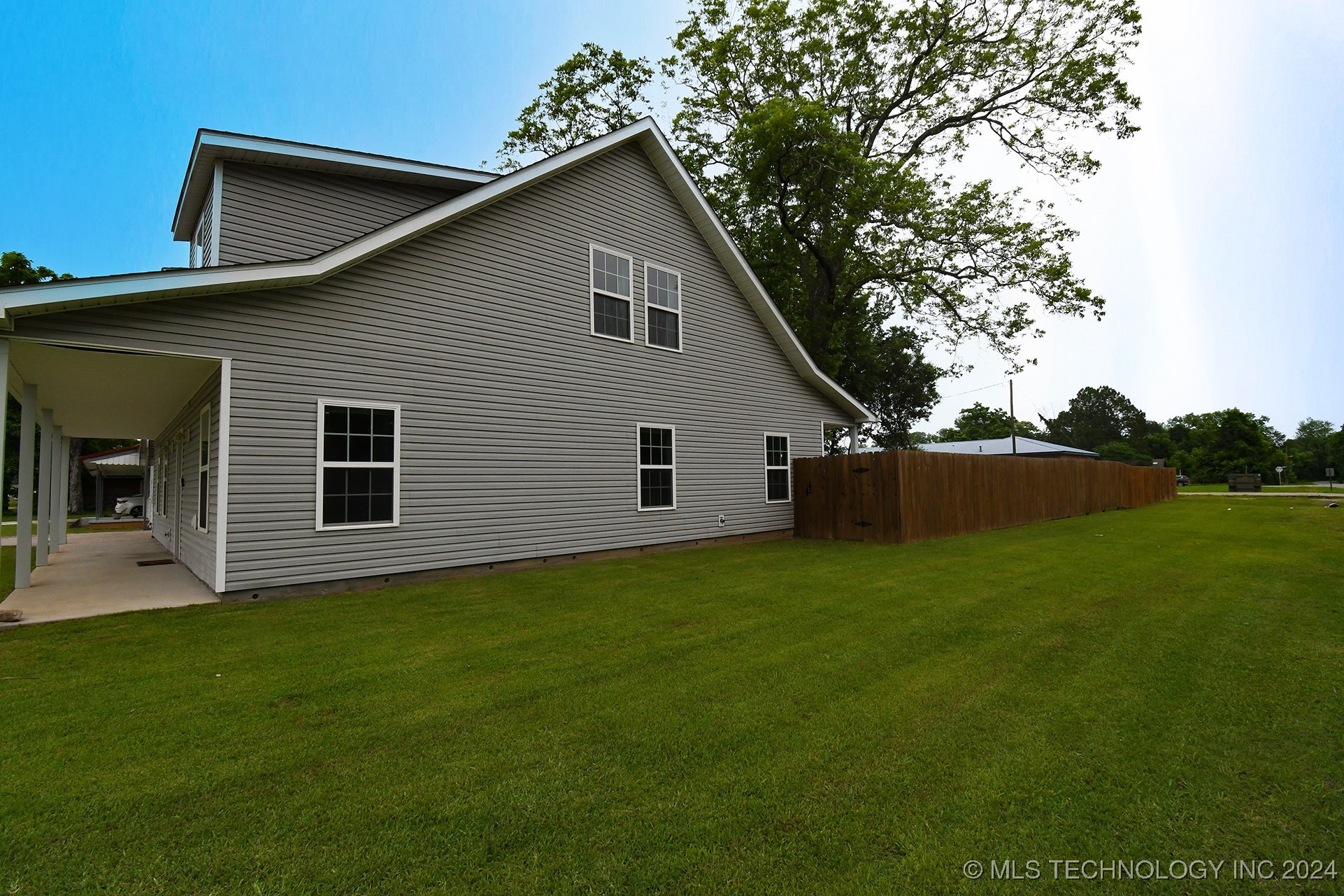304 S Blackstone Street Property Photo 4