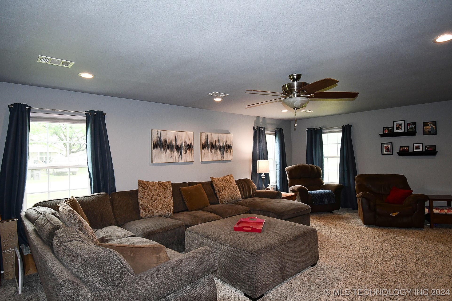 304 S Blackstone Street Property Photo 6