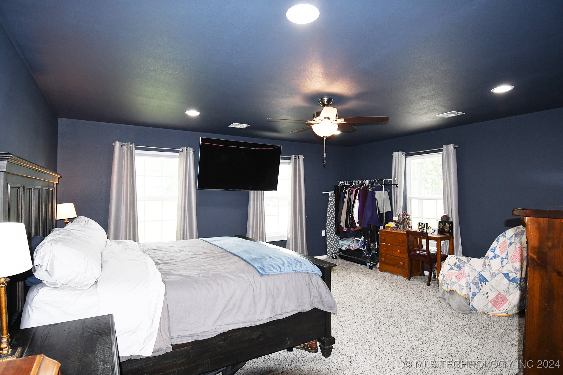 304 S Blackstone Street Property Photo 15