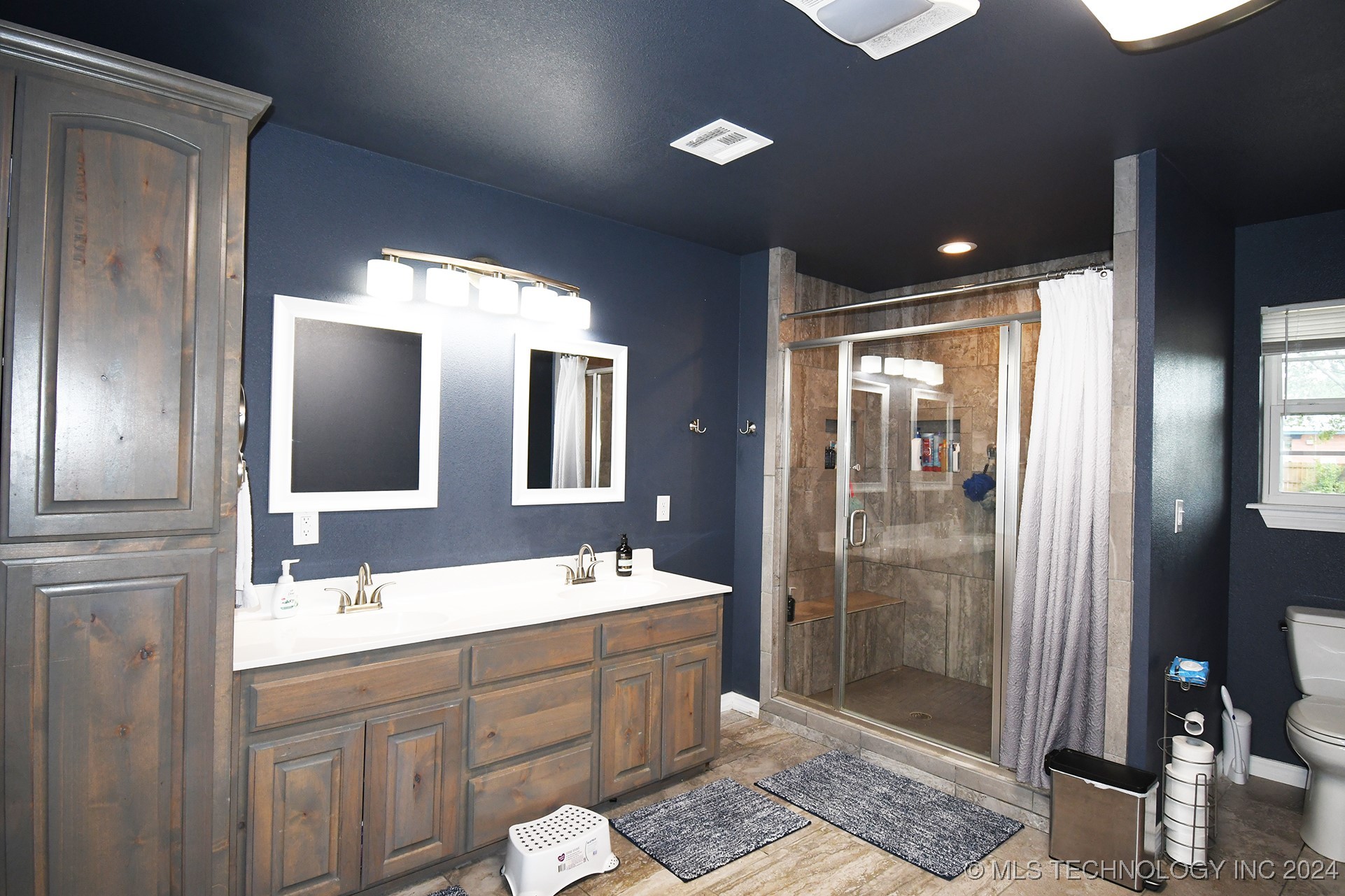 304 S Blackstone Street Property Photo 17