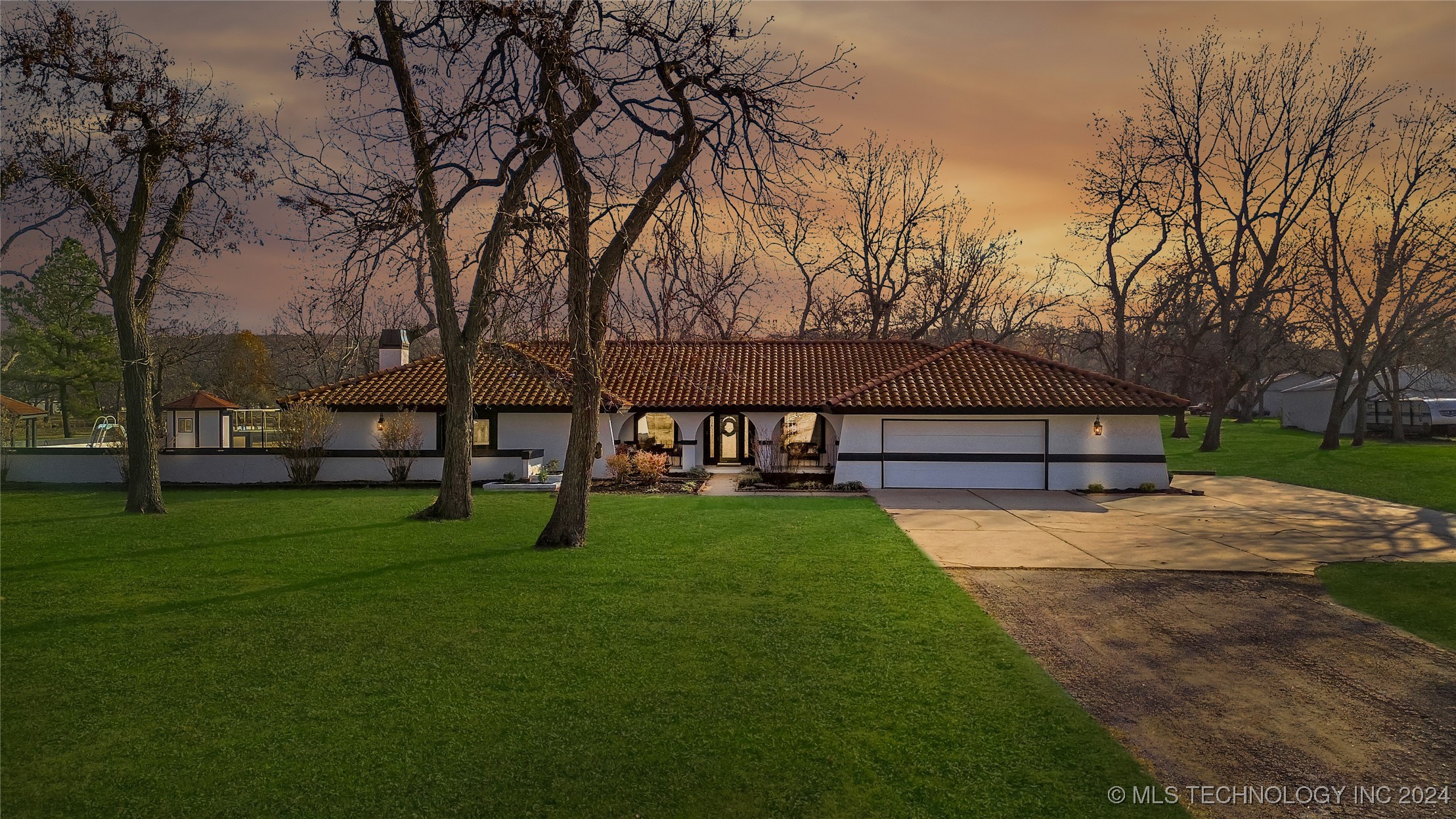 14802 E 64 Highway S Property Photo 2