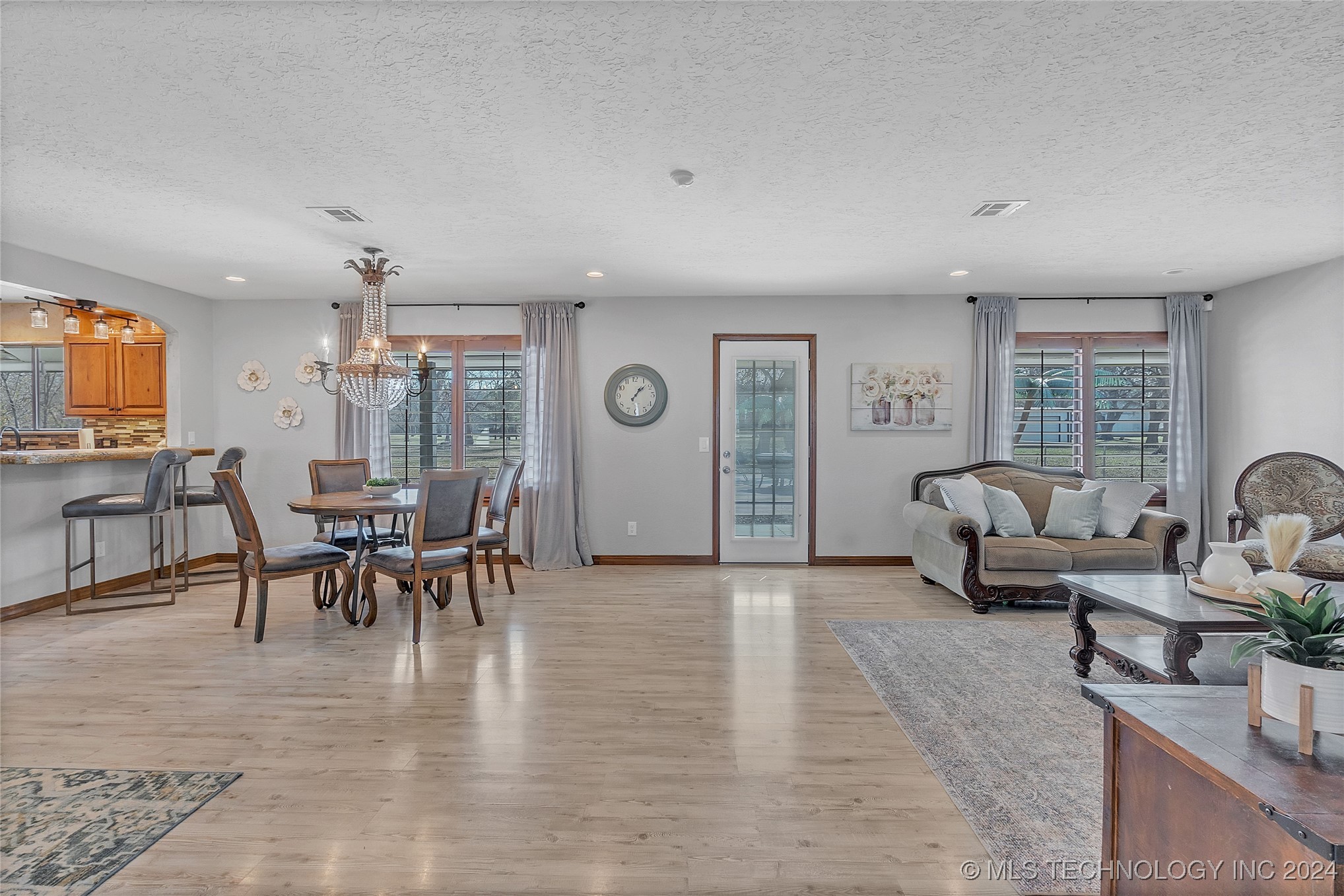 14802 E 64 Highway S Property Photo 7