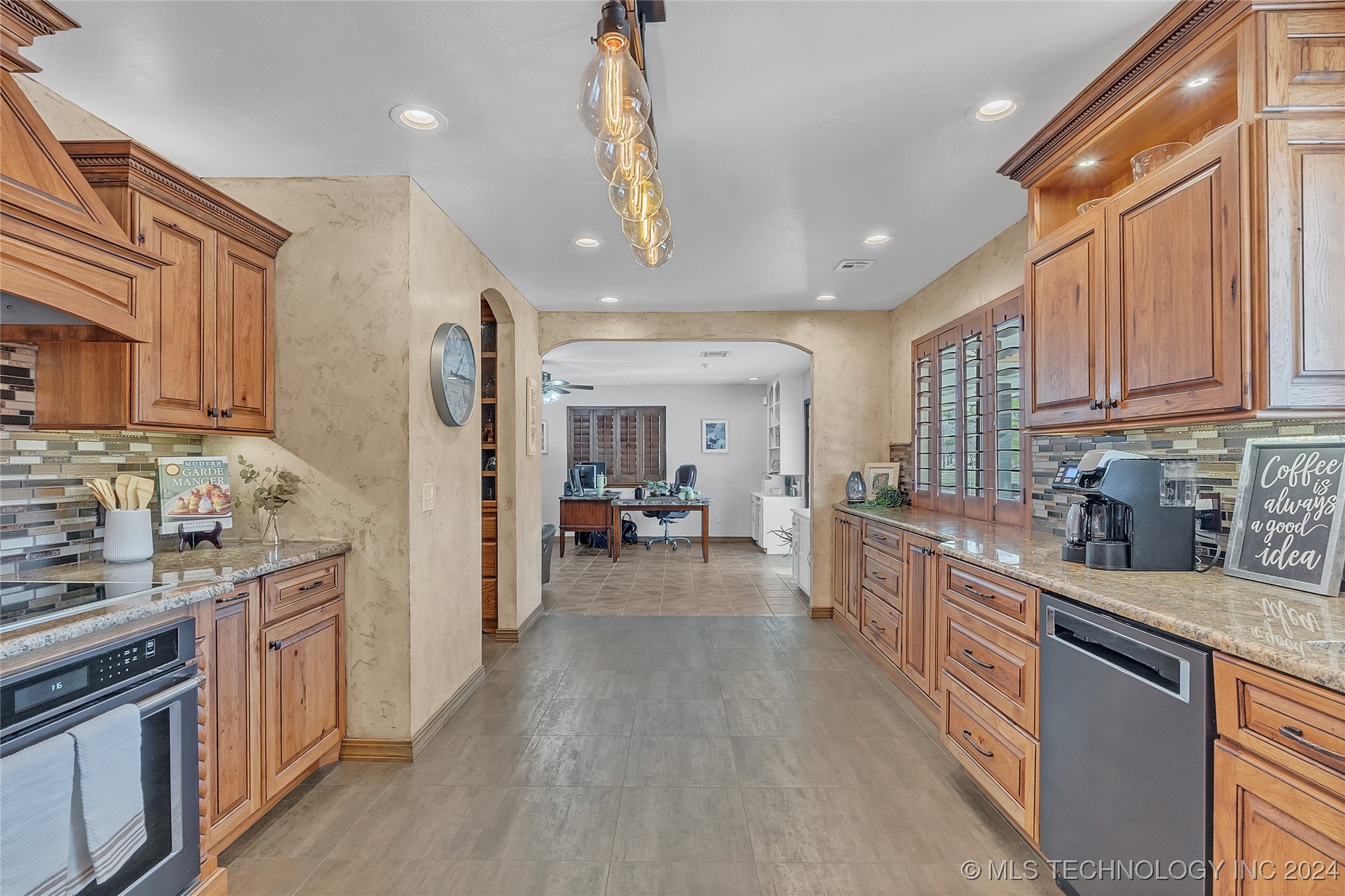 14802 E 64 Highway S Property Photo 21
