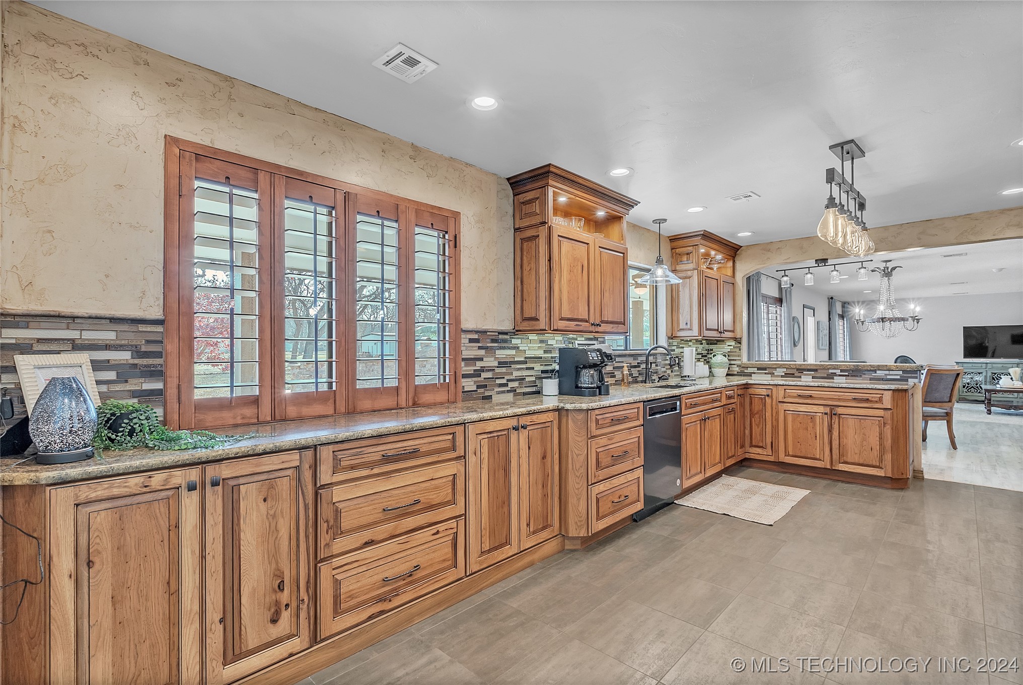 14802 E 64 Highway S Property Photo 23