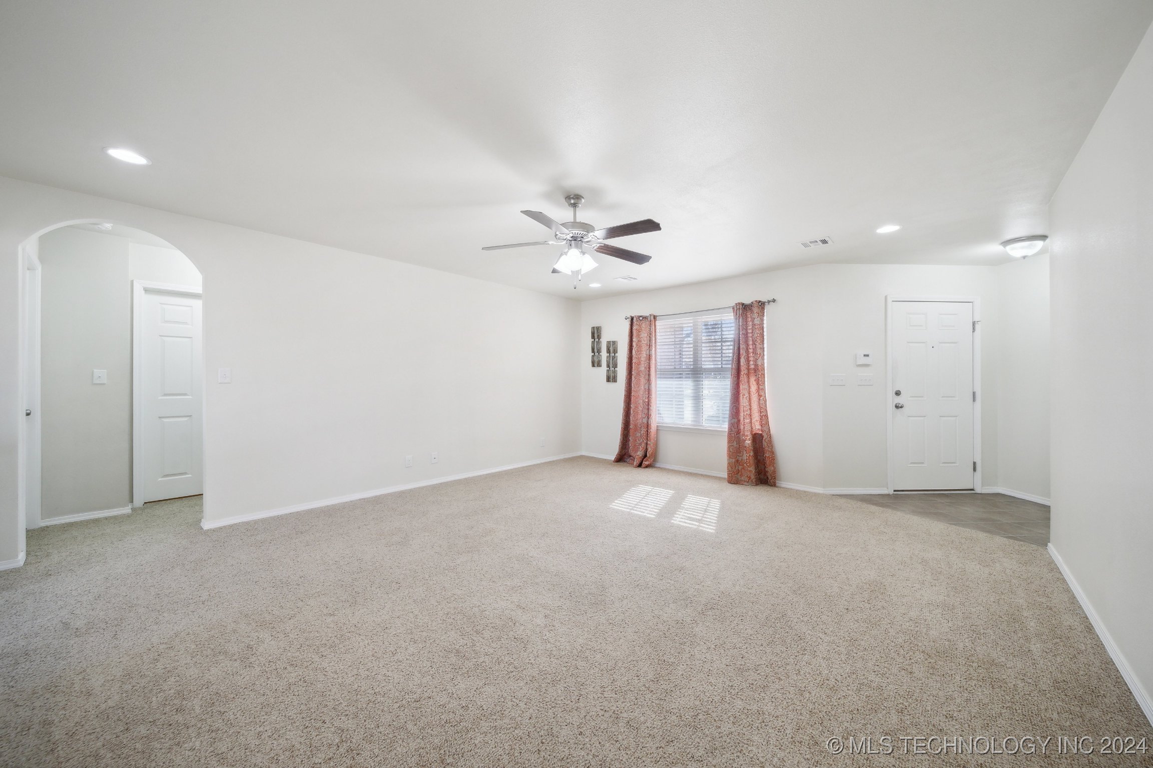 2708 W Imperial Street Property Photo 4