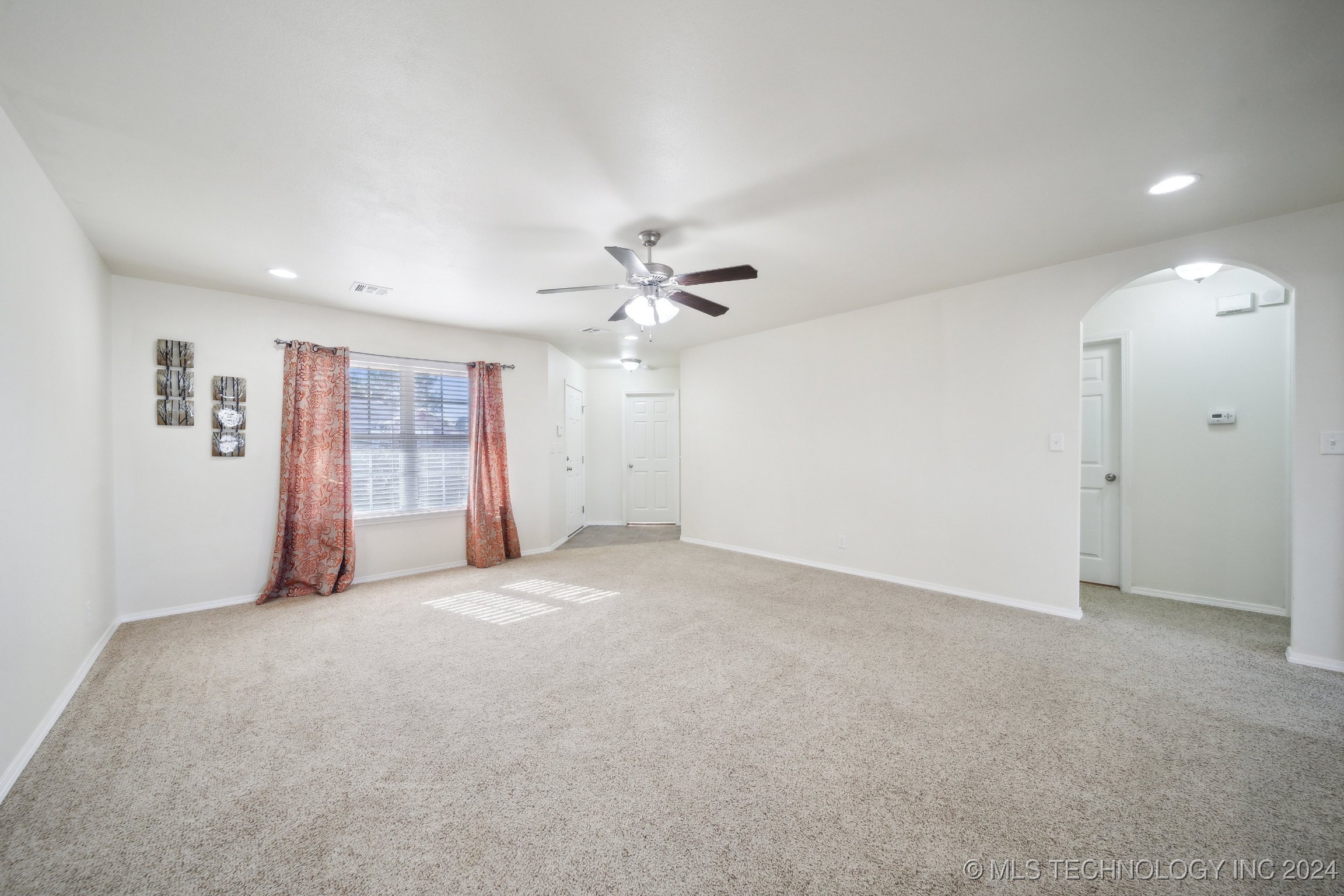 2708 W Imperial Street Property Photo 5