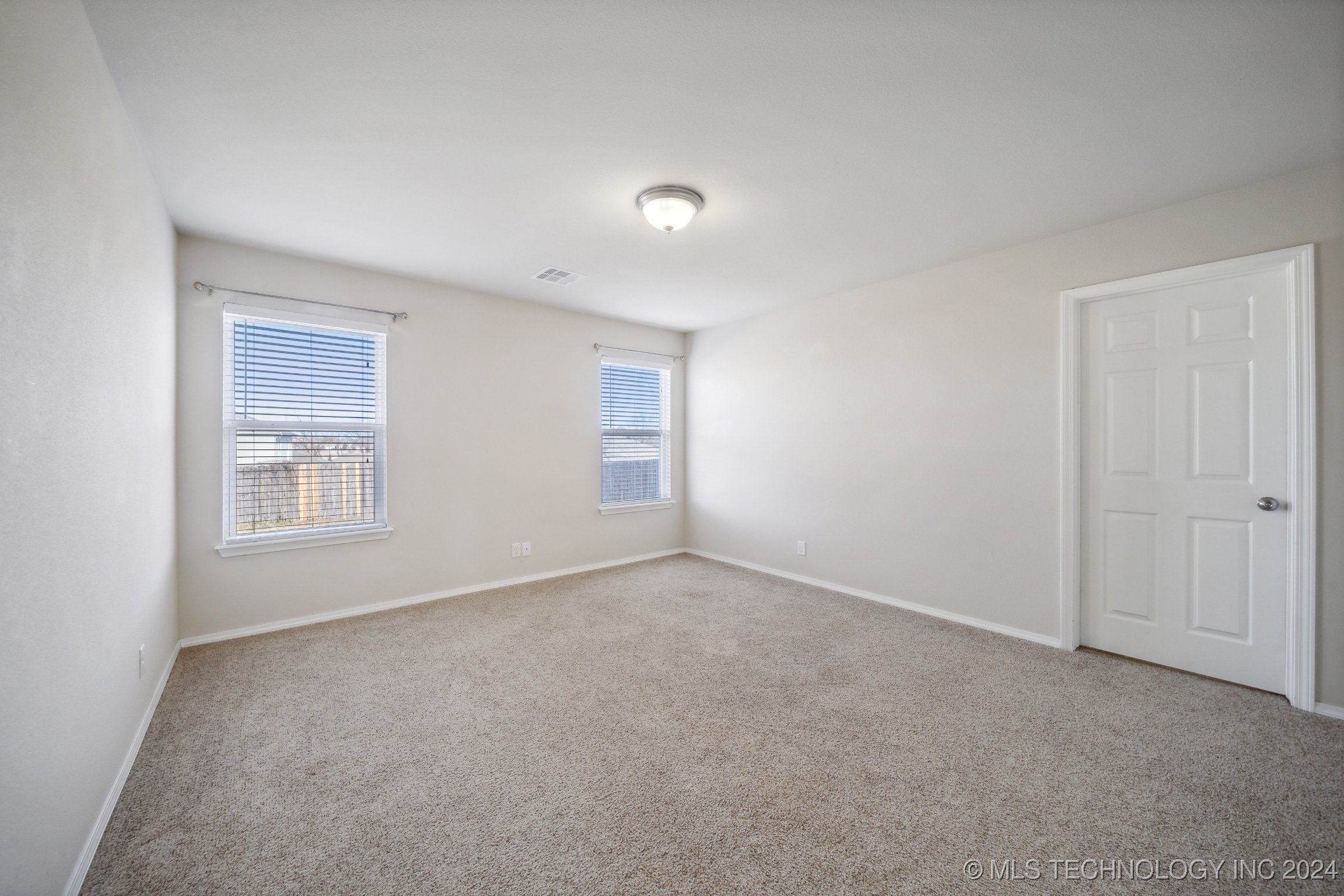 2708 W Imperial Street Property Photo 12