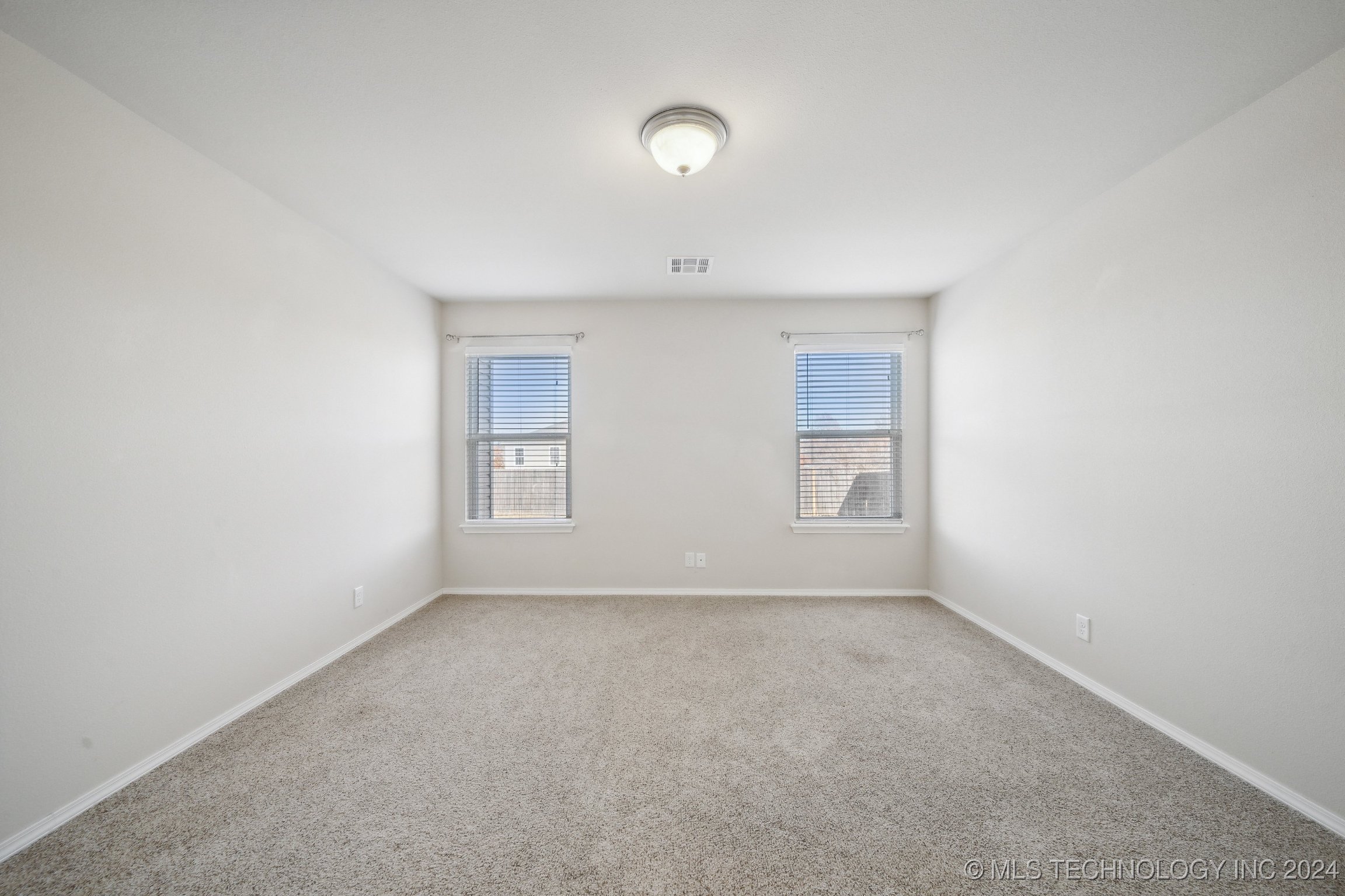 2708 W Imperial Street Property Photo 13
