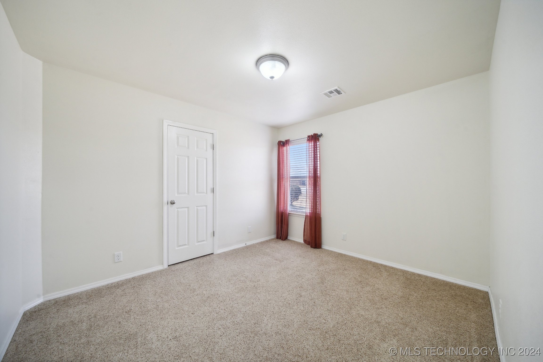 2708 W Imperial Street Property Photo 16