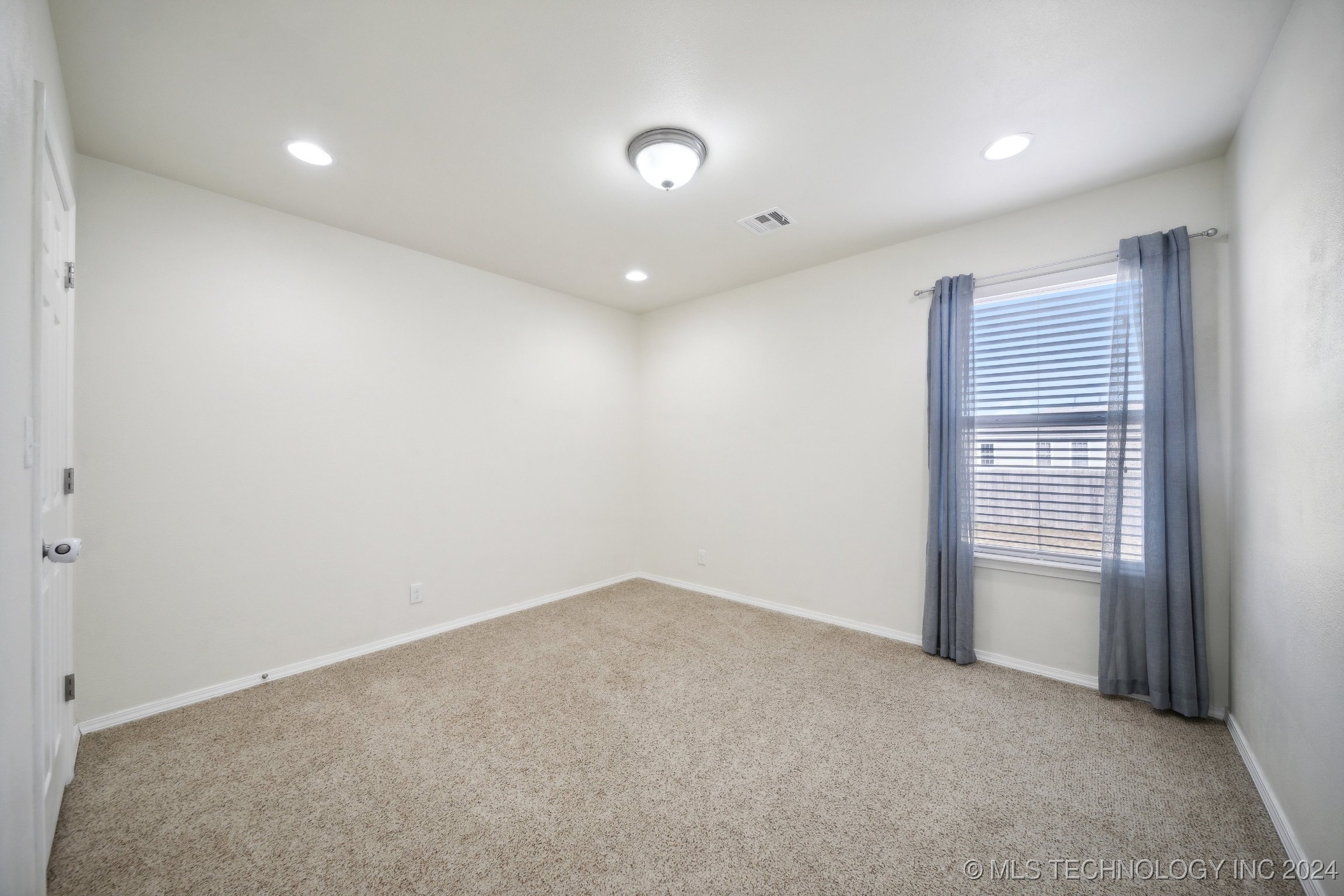 2708 W Imperial Street Property Photo 18