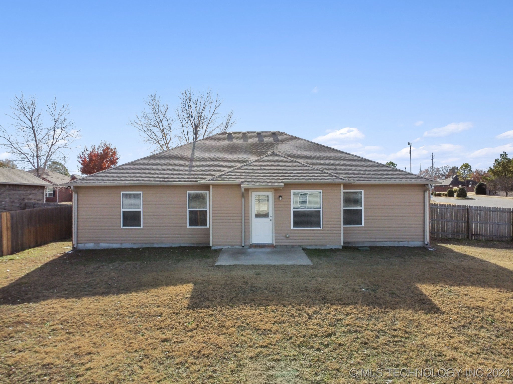 2708 W Imperial Street Property Photo 21