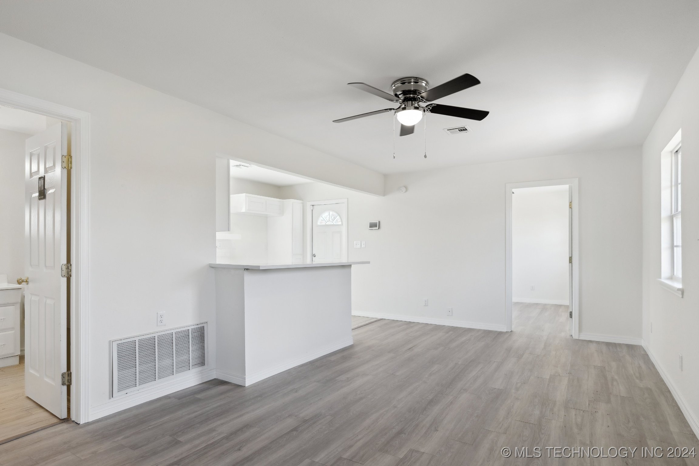 13368 W 81st Street S Property Photo 5