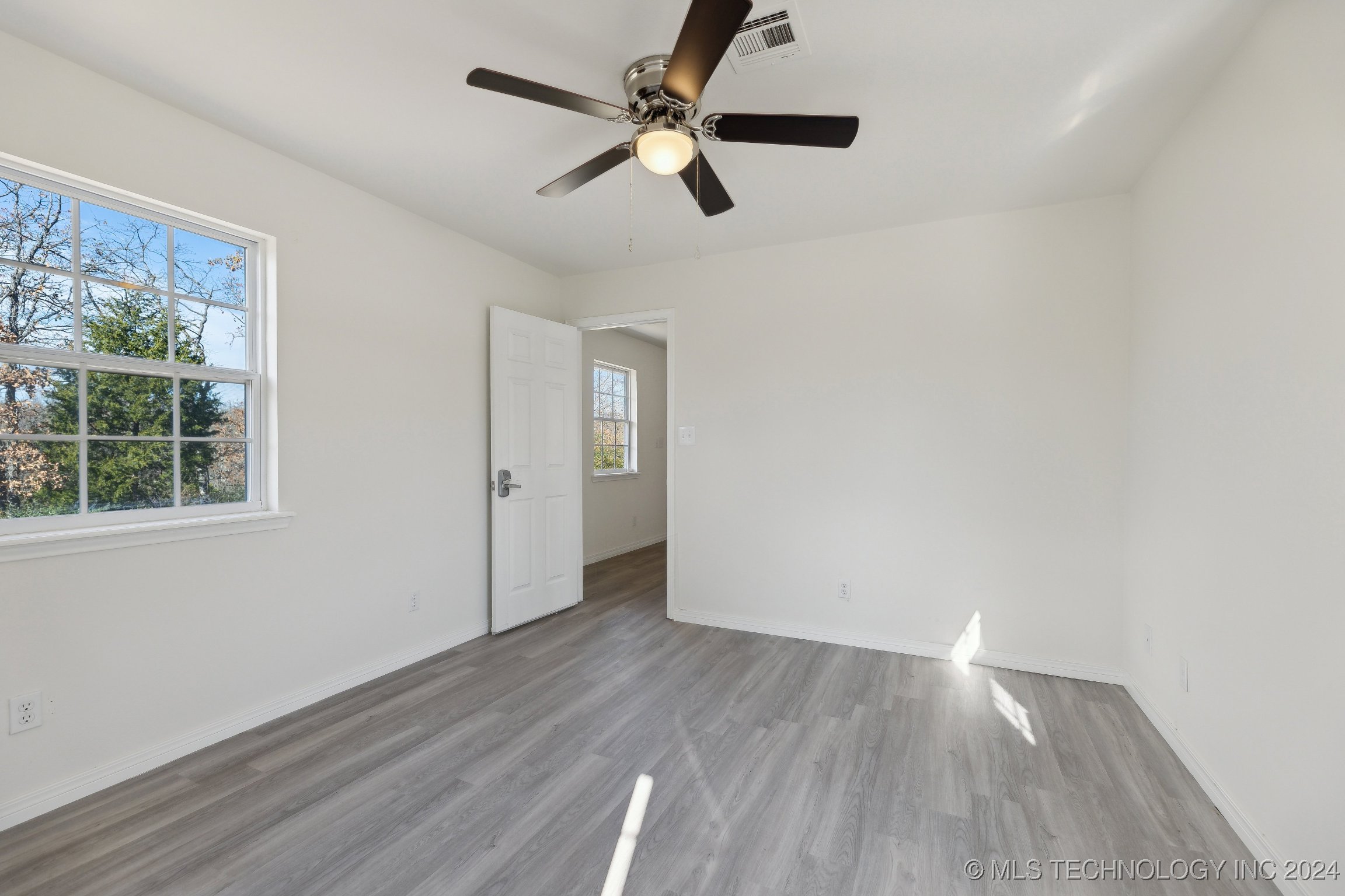 13368 W 81st Street S Property Photo 12