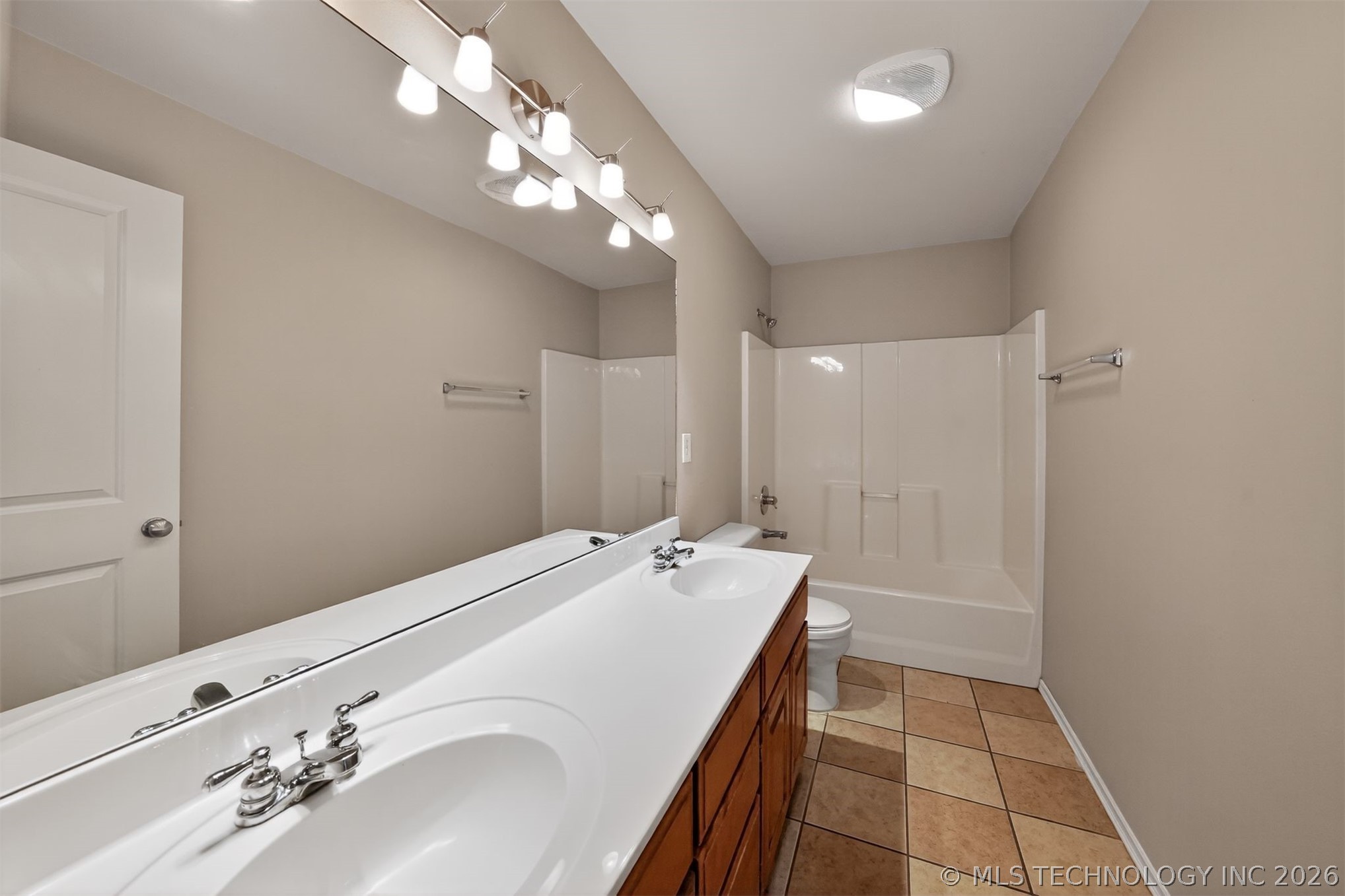 11717 S Vine Place W Property Photo 23