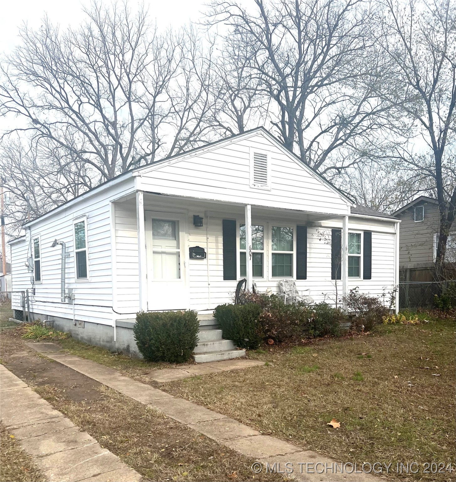 607 Moreland Road S Property Photo