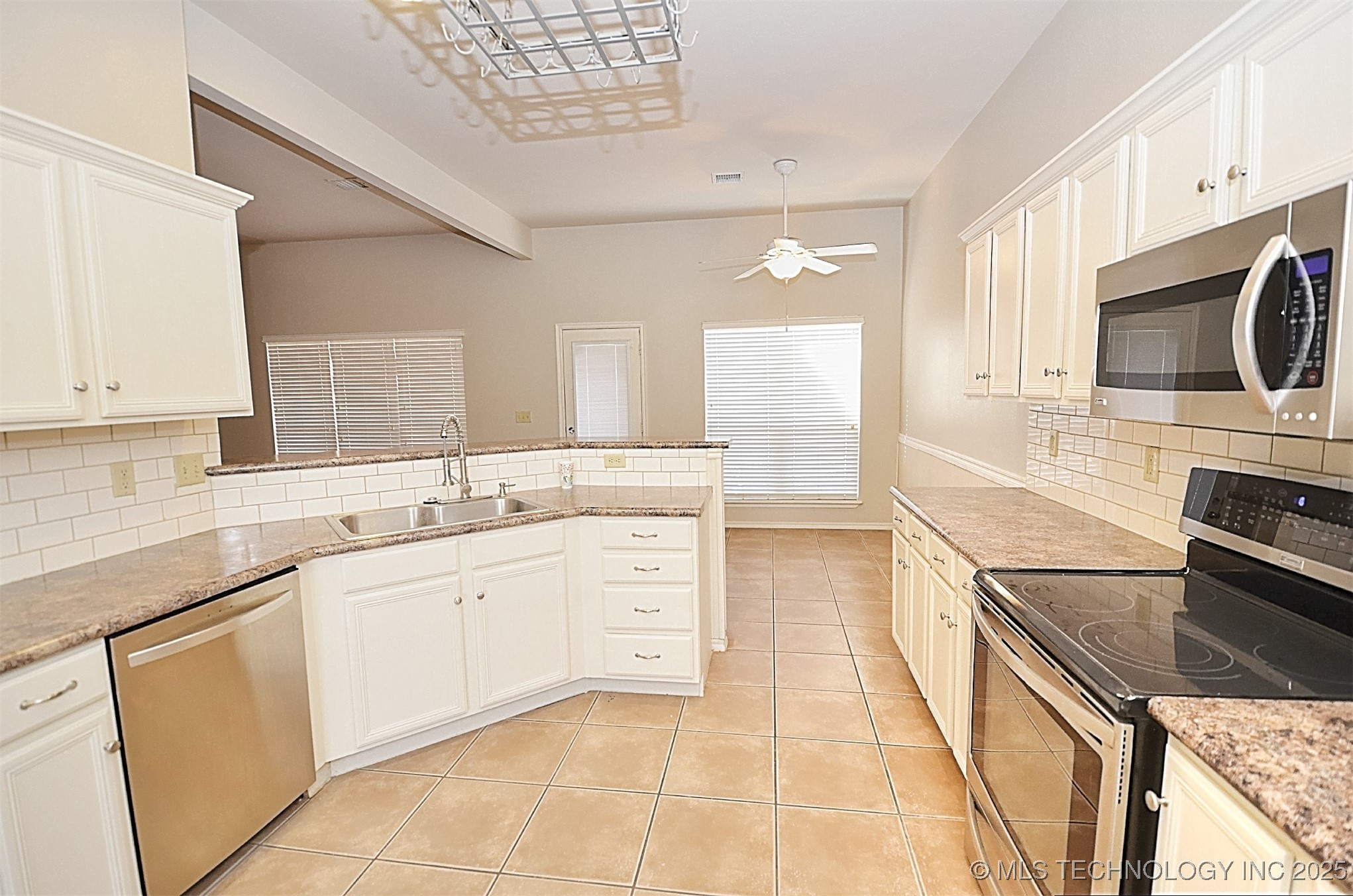 20338 E 32nd Place Property Photo 6