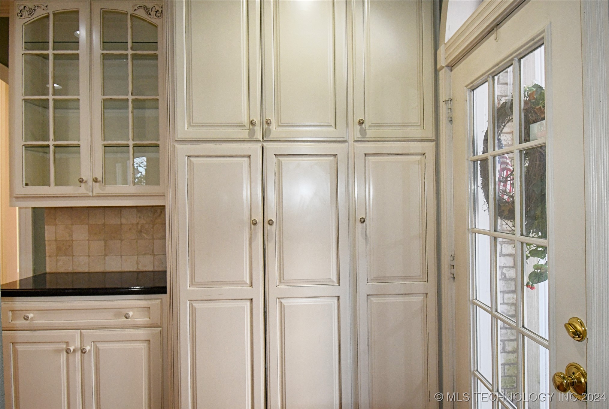 400 E Taylor Drive Property Photo 6