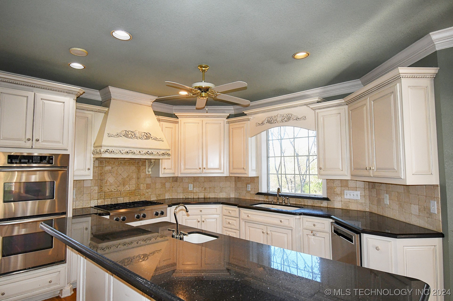 400 E Taylor Drive Property Photo 7
