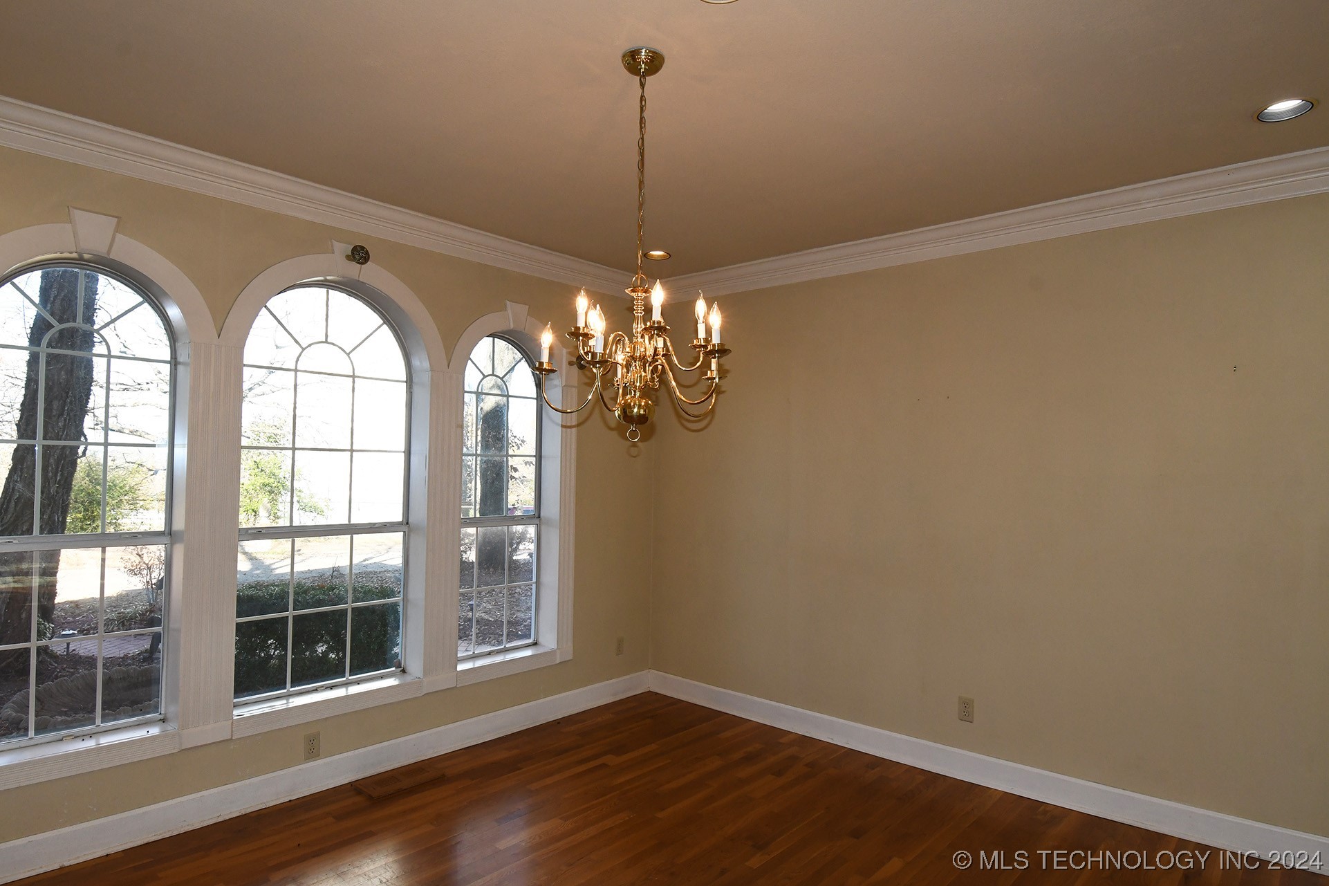 400 E Taylor Drive Property Photo 10