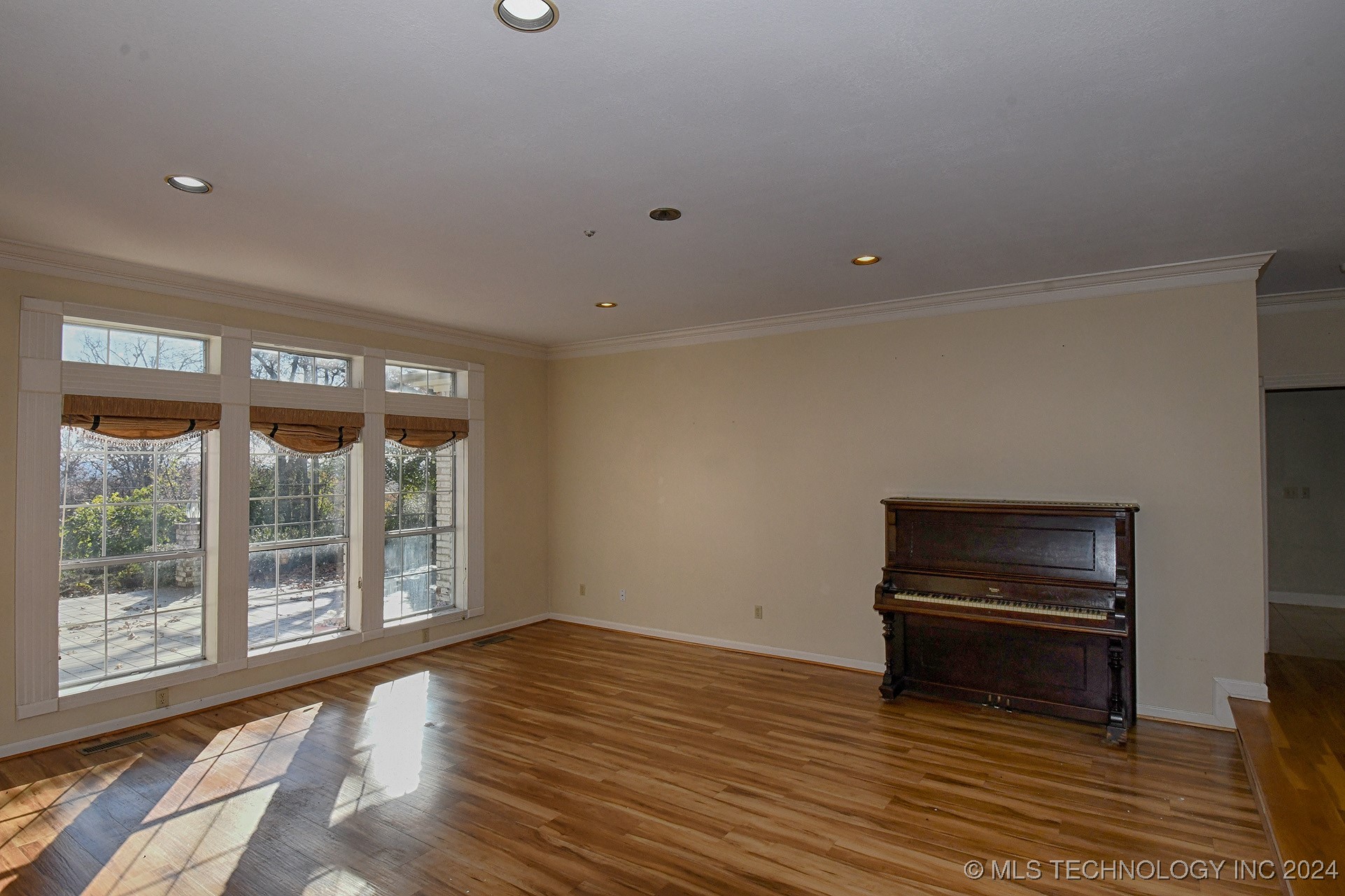 400 E Taylor Drive Property Photo 12