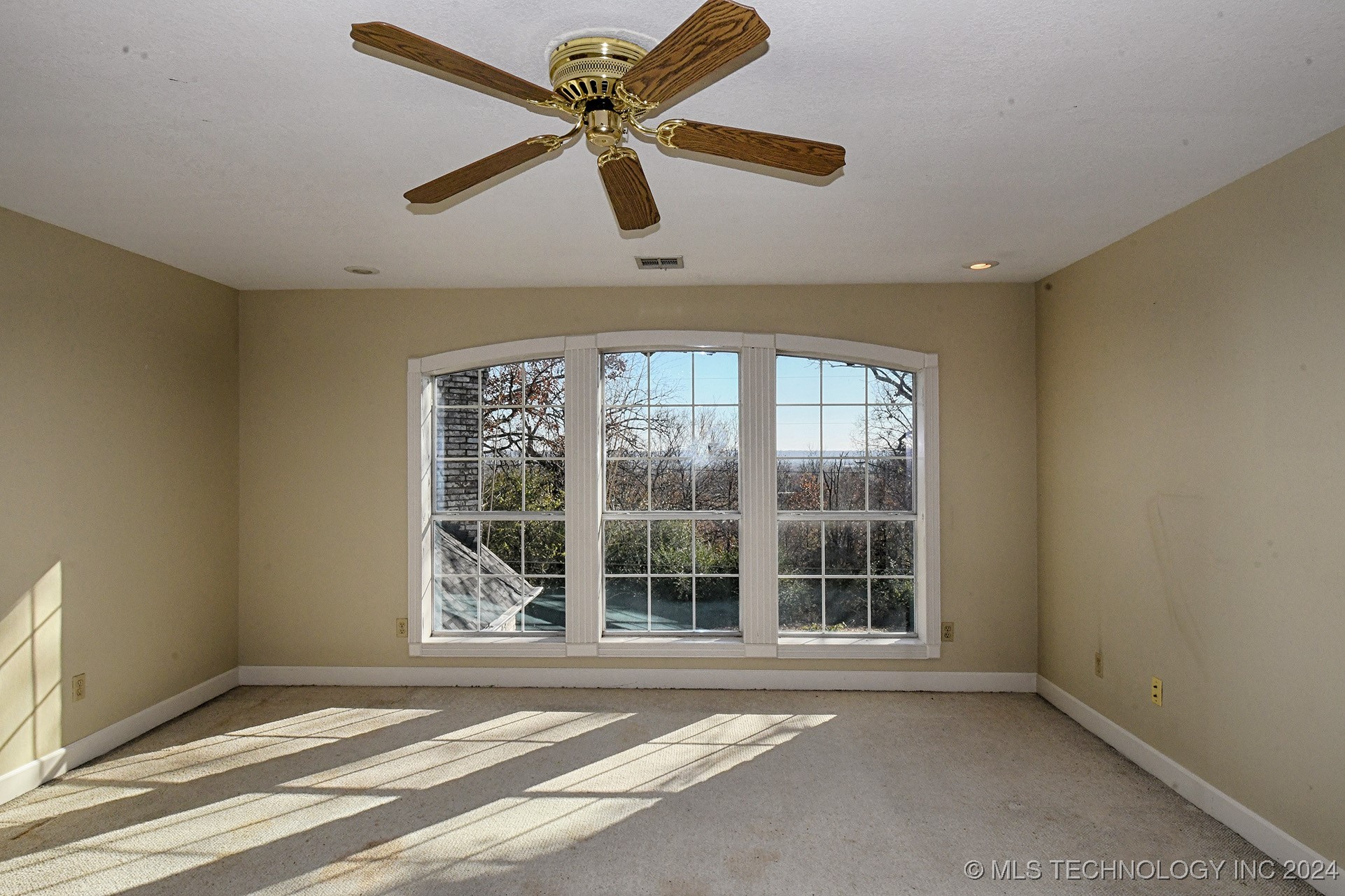 400 E Taylor Drive Property Photo 15