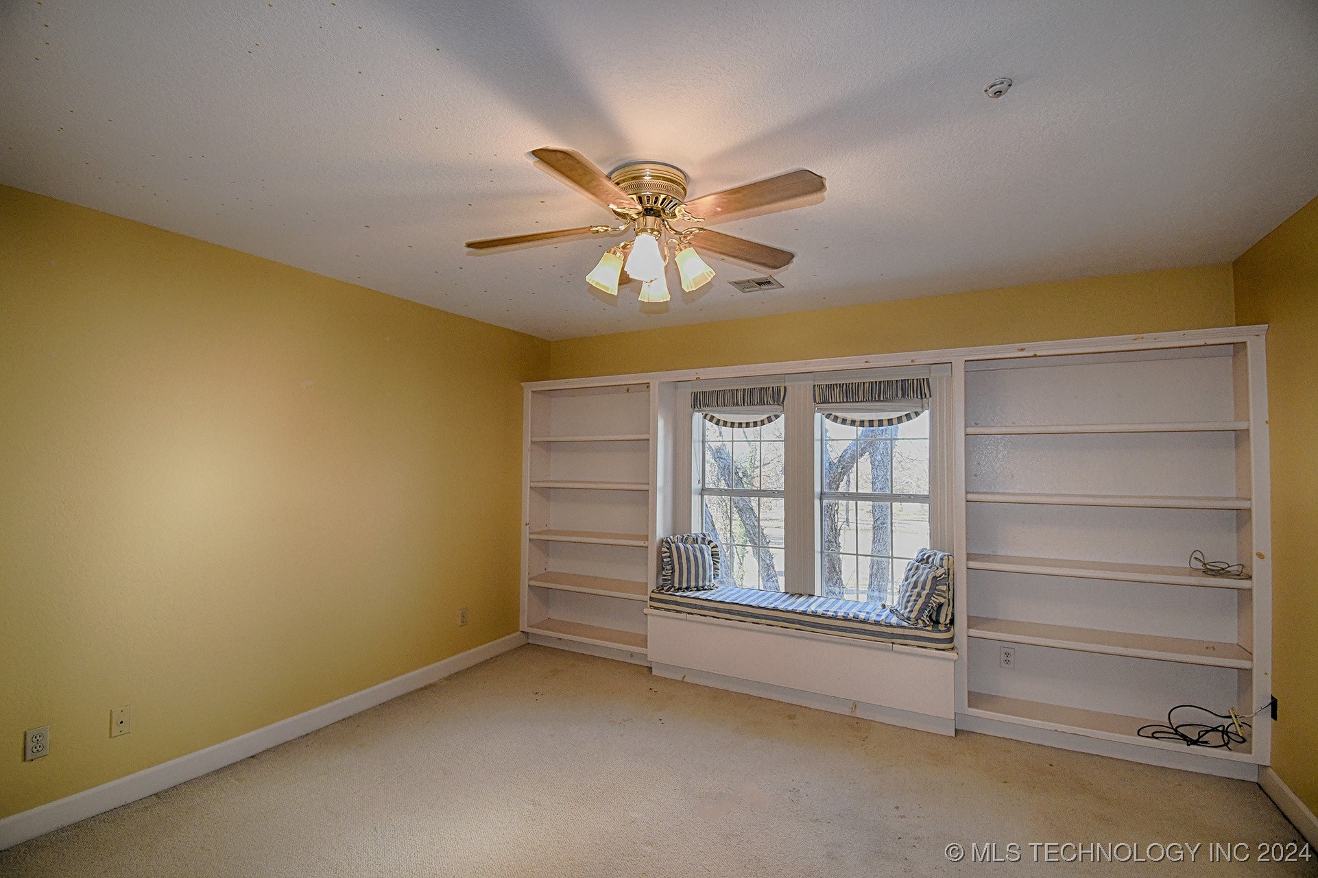 400 E Taylor Drive Property Photo 32