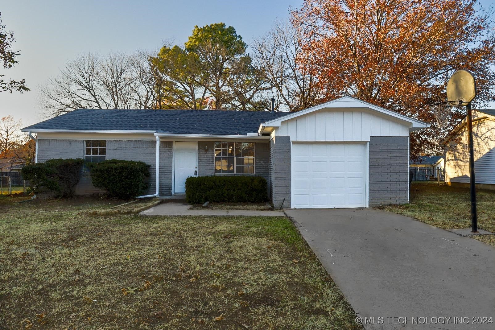 1940 S Hickory Place Property Photo