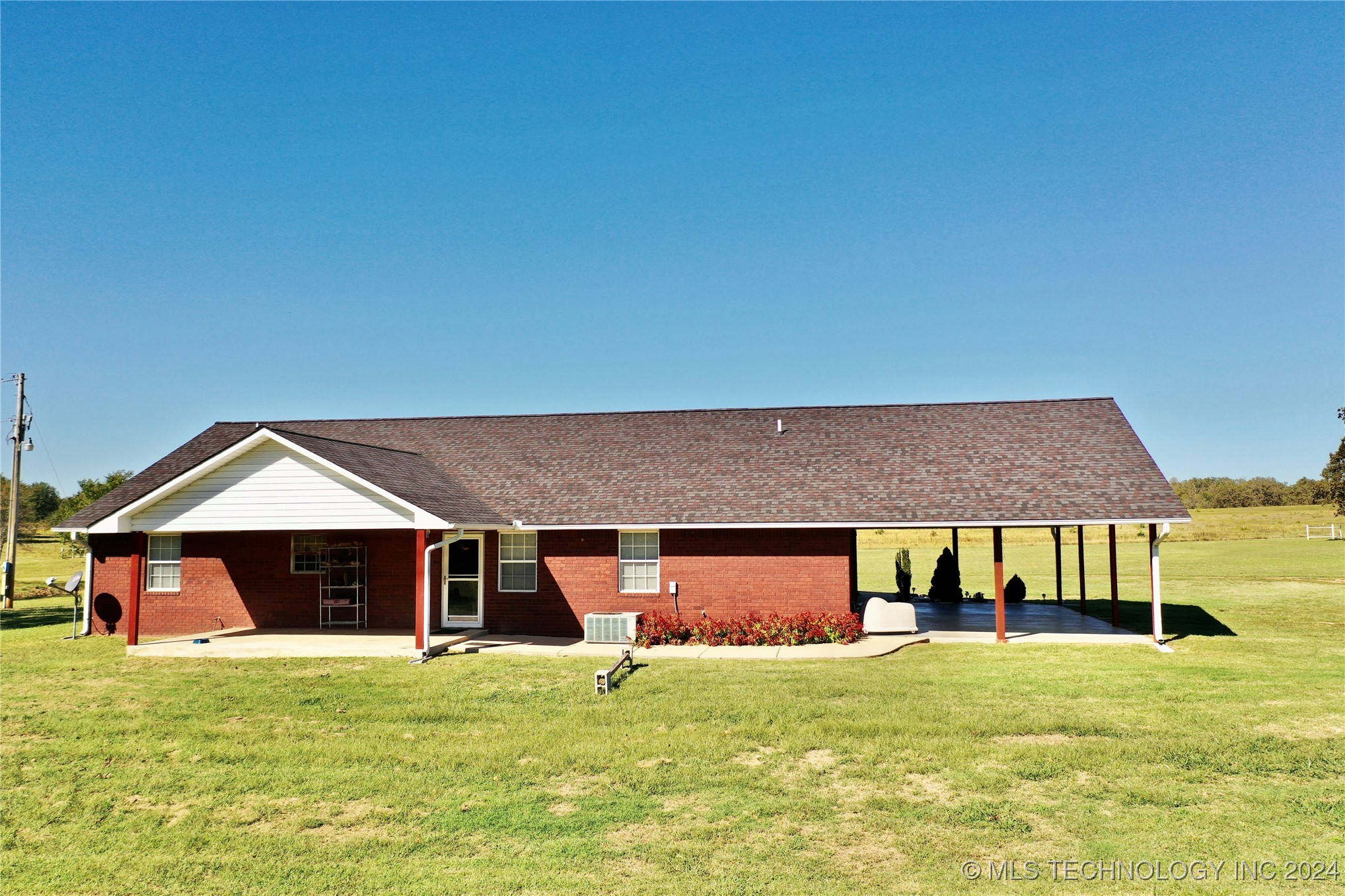 405362 E 1235 Property Photo 2