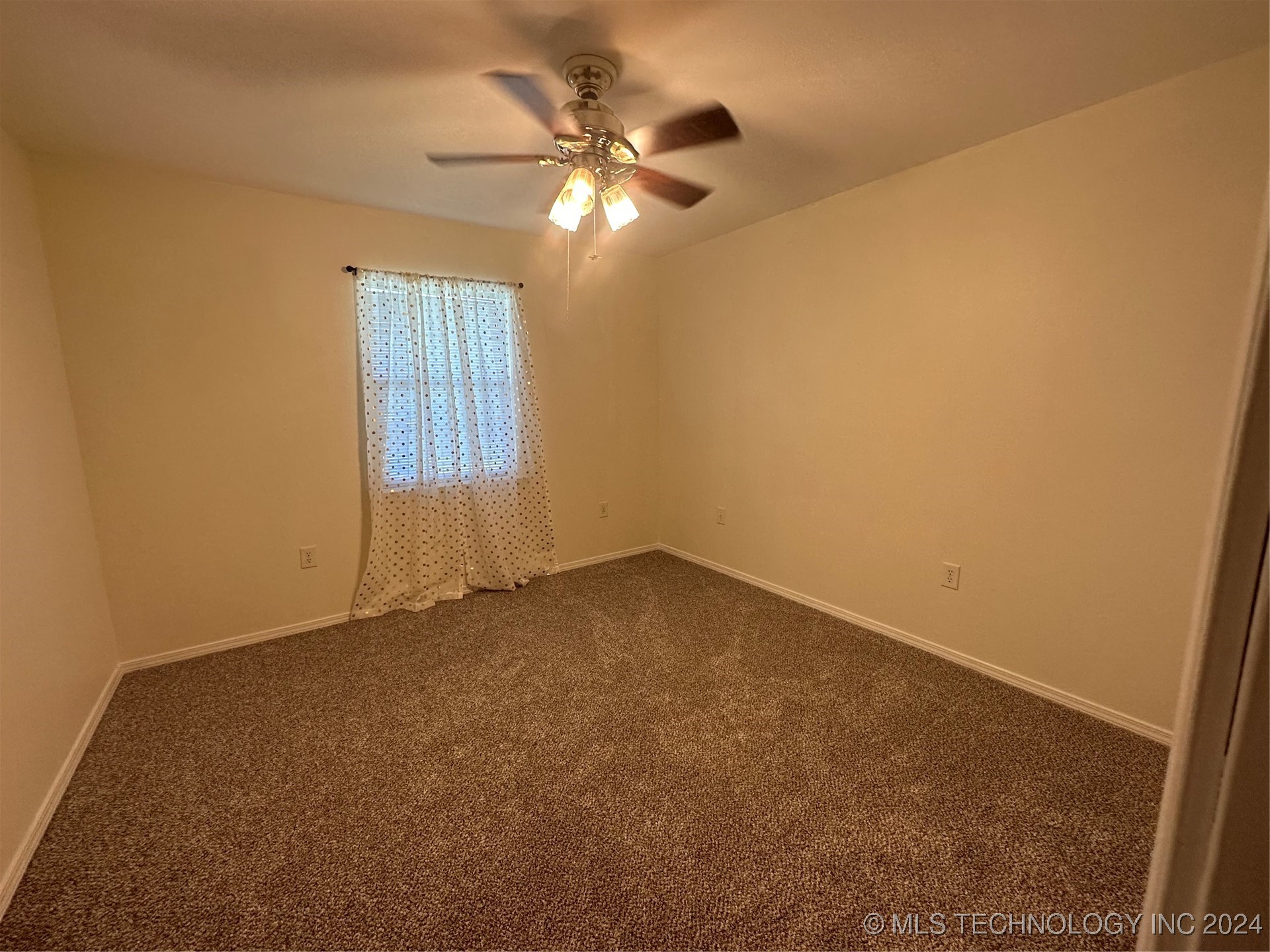 405362 E 1235 Property Photo 25