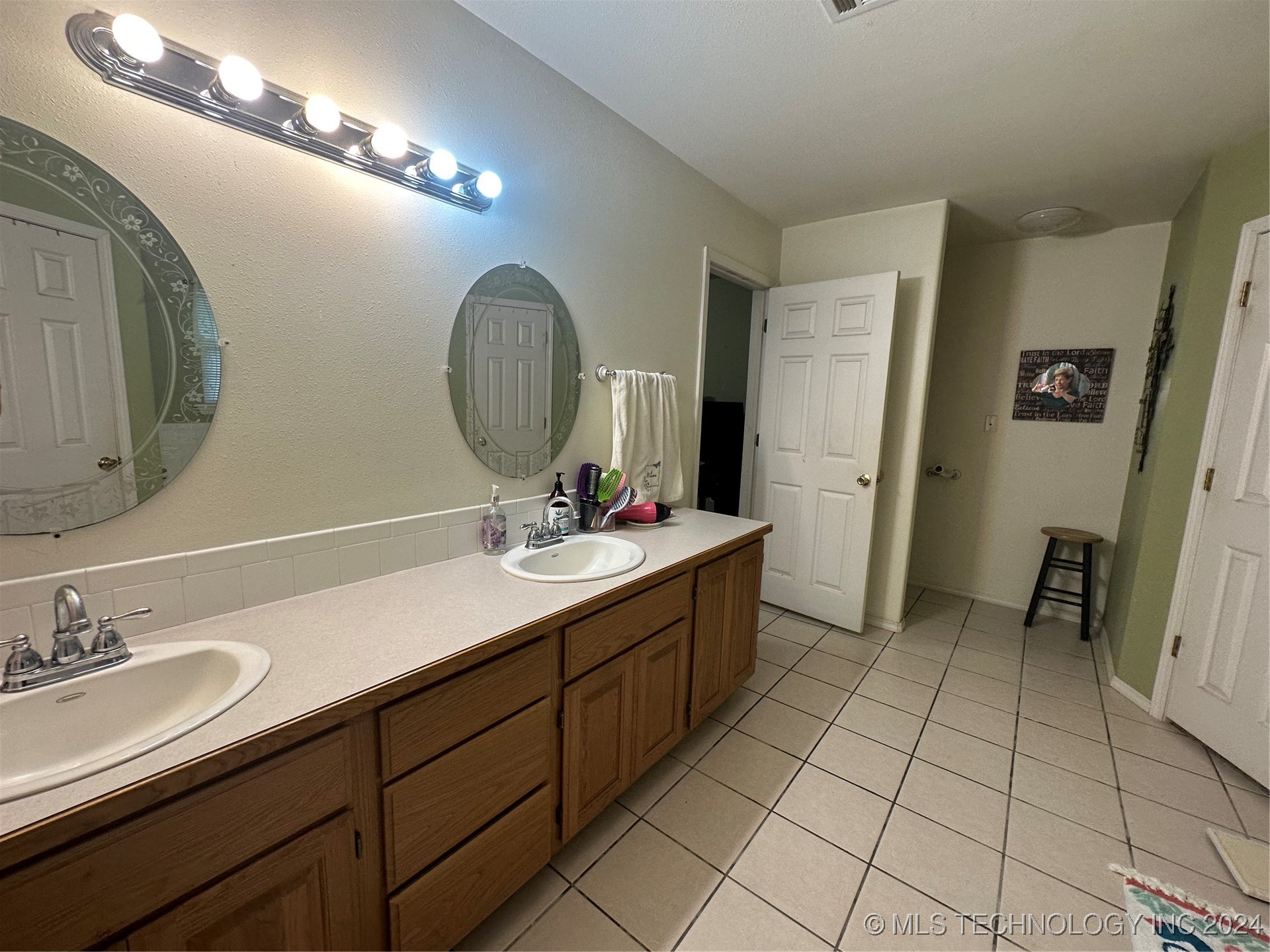 405362 E 1235 Property Photo 28