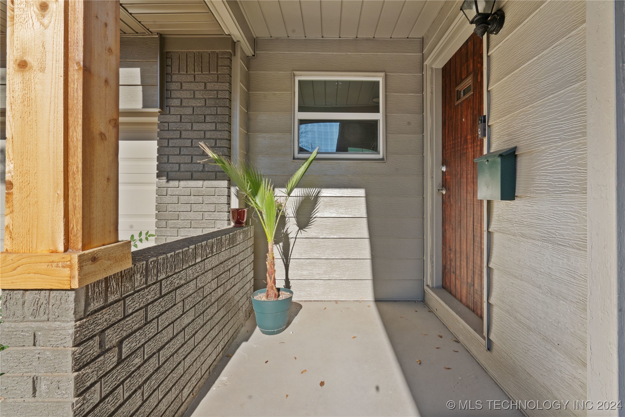 5239 S New Haven Avenue Property Photo 3
