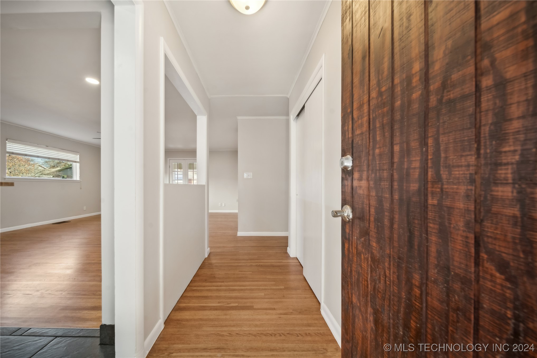 5239 S New Haven Avenue Property Photo 4
