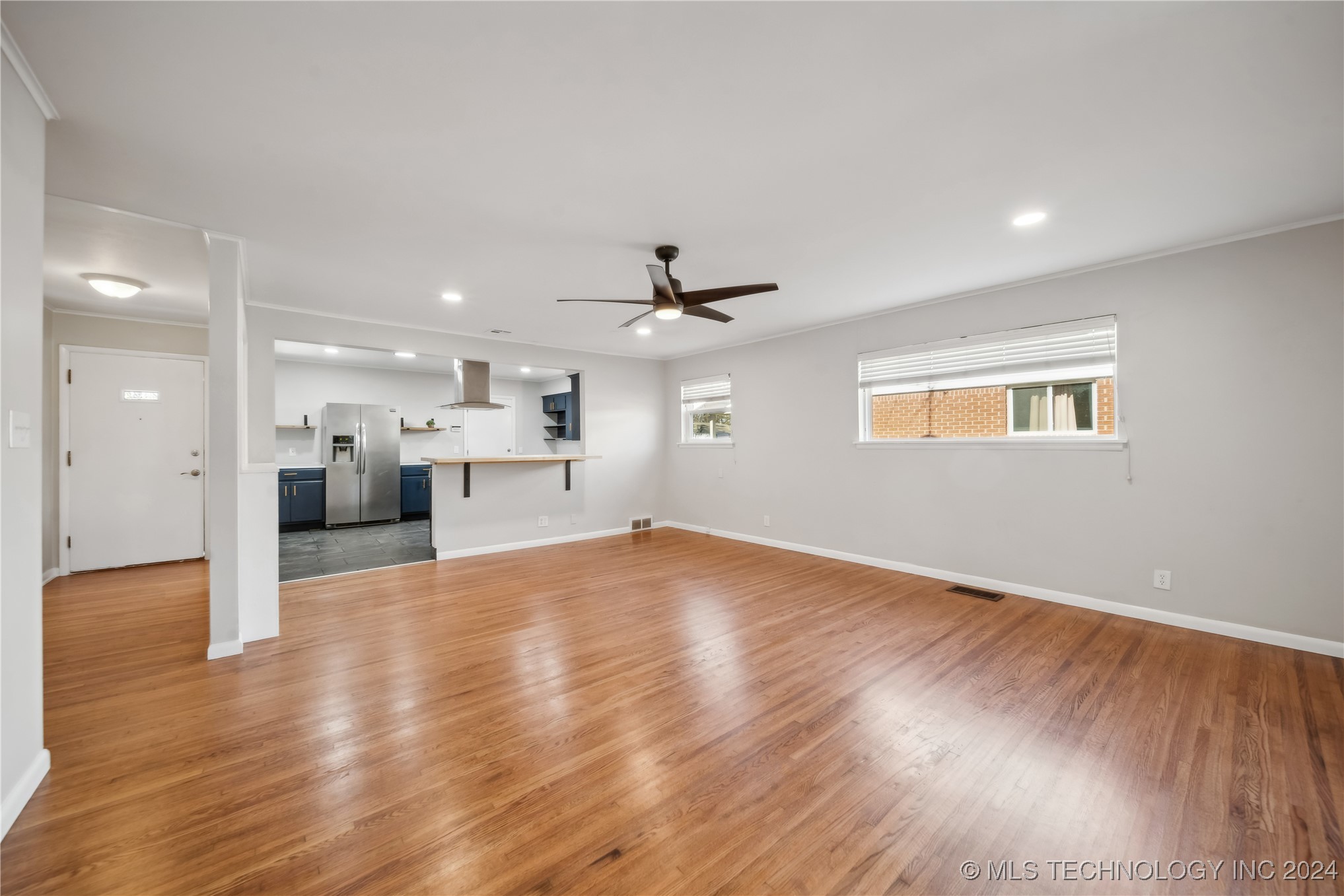 5239 S New Haven Avenue Property Photo 7