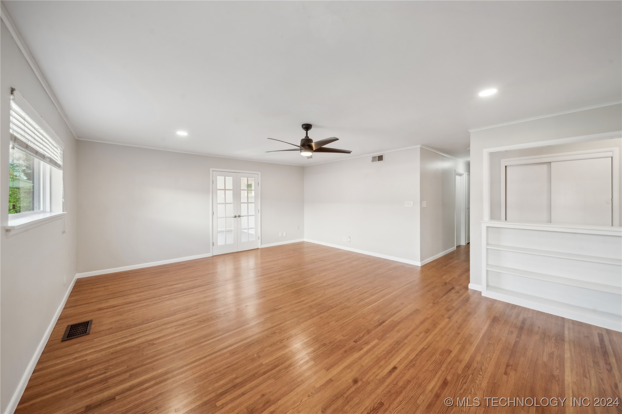 5239 S New Haven Avenue Property Photo 9