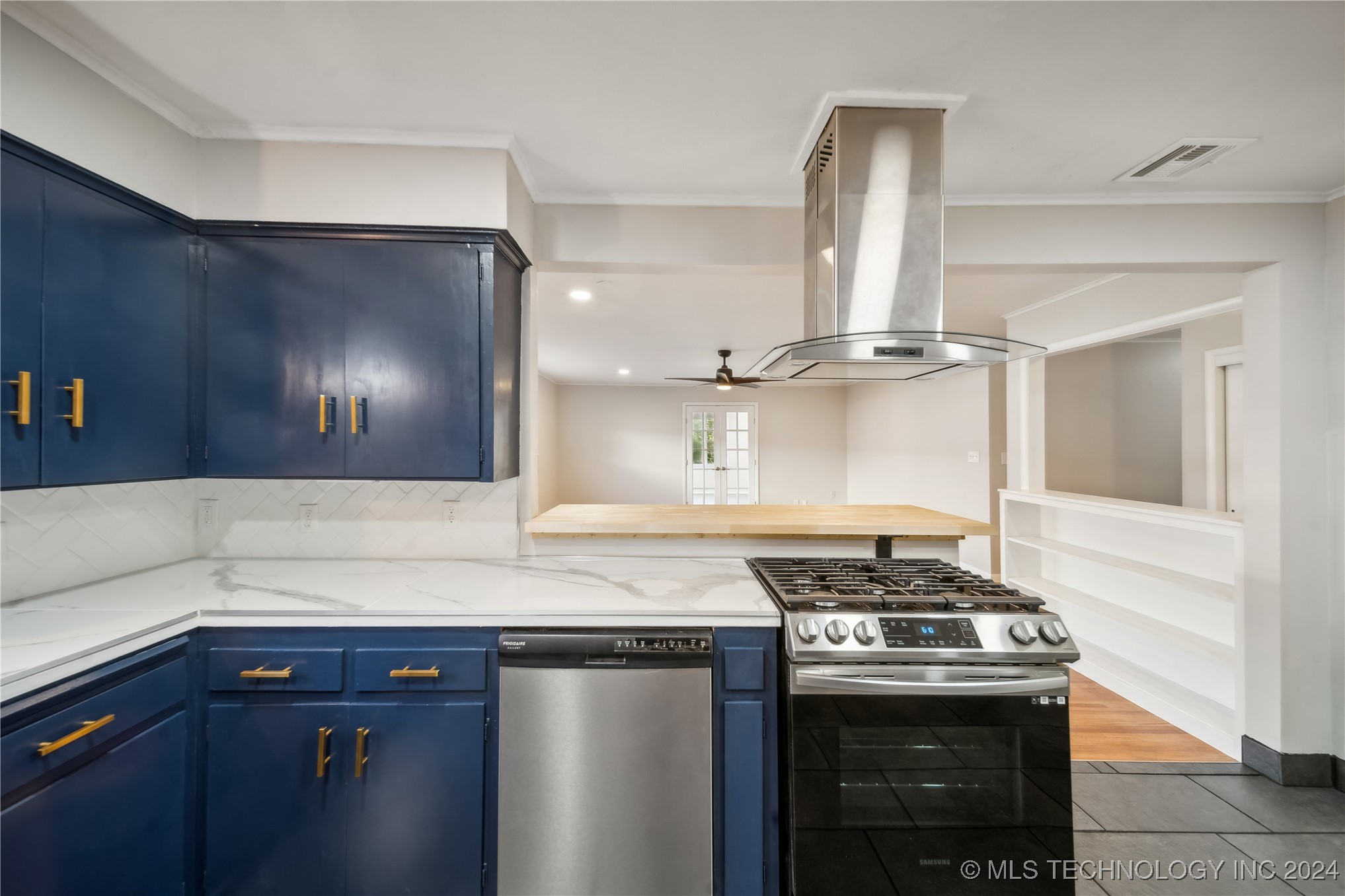 5239 S New Haven Avenue Property Photo 14