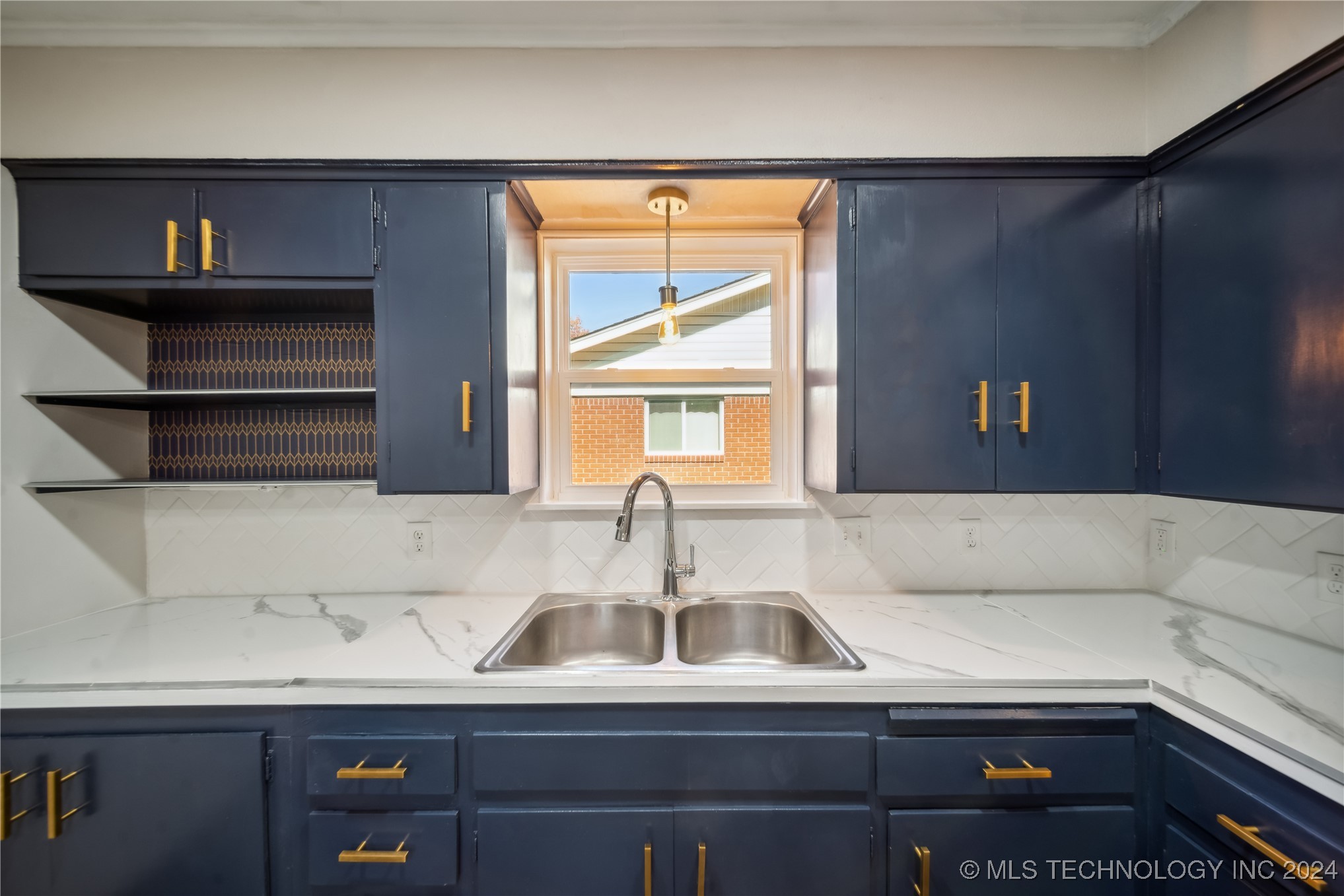 5239 S New Haven Avenue Property Photo 15