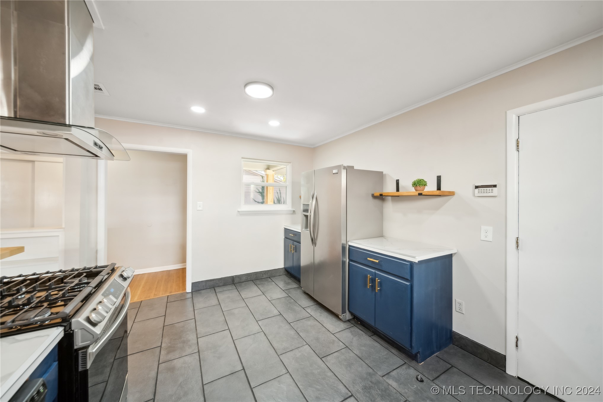 5239 S New Haven Avenue Property Photo 16