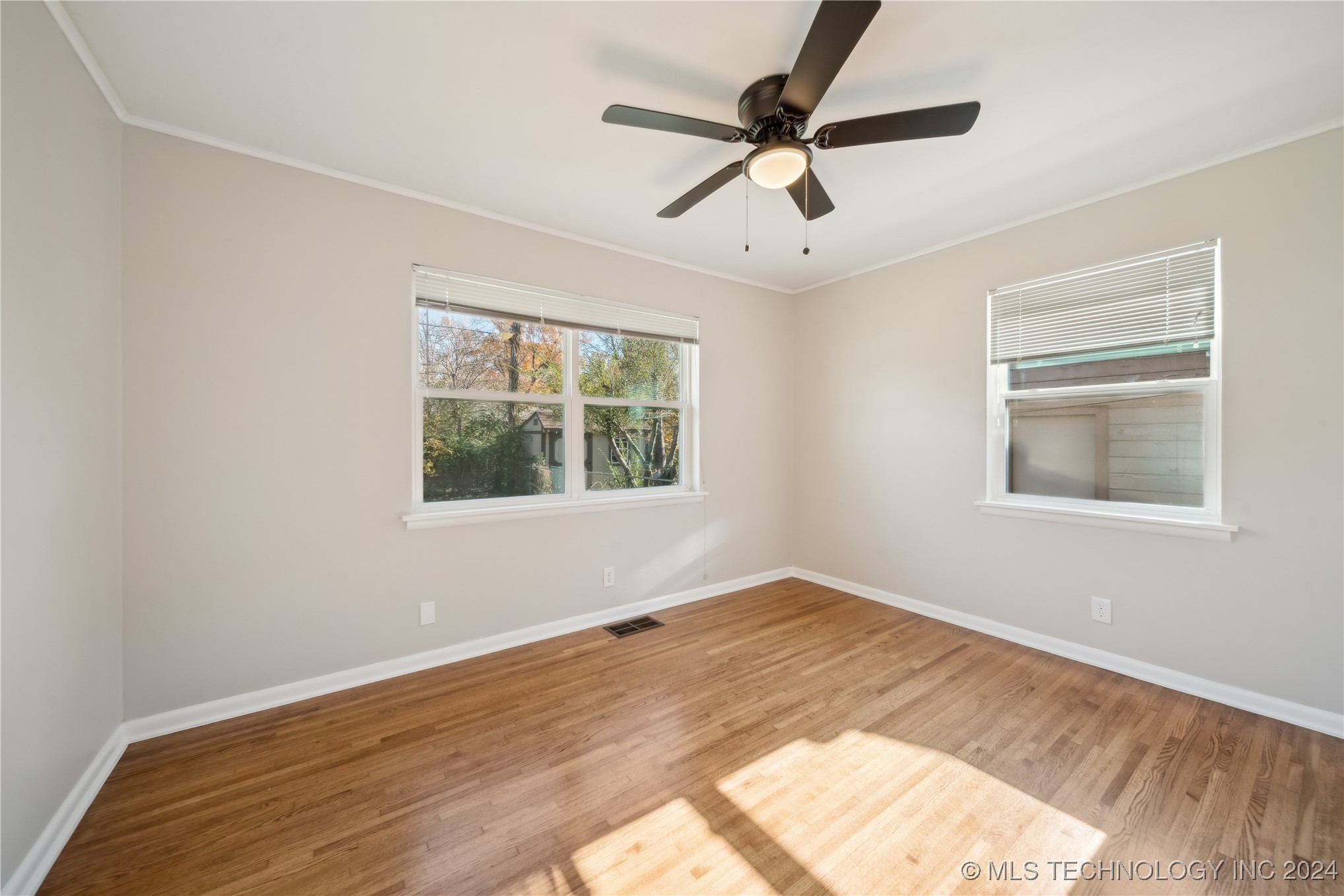 5239 S New Haven Avenue Property Photo 17