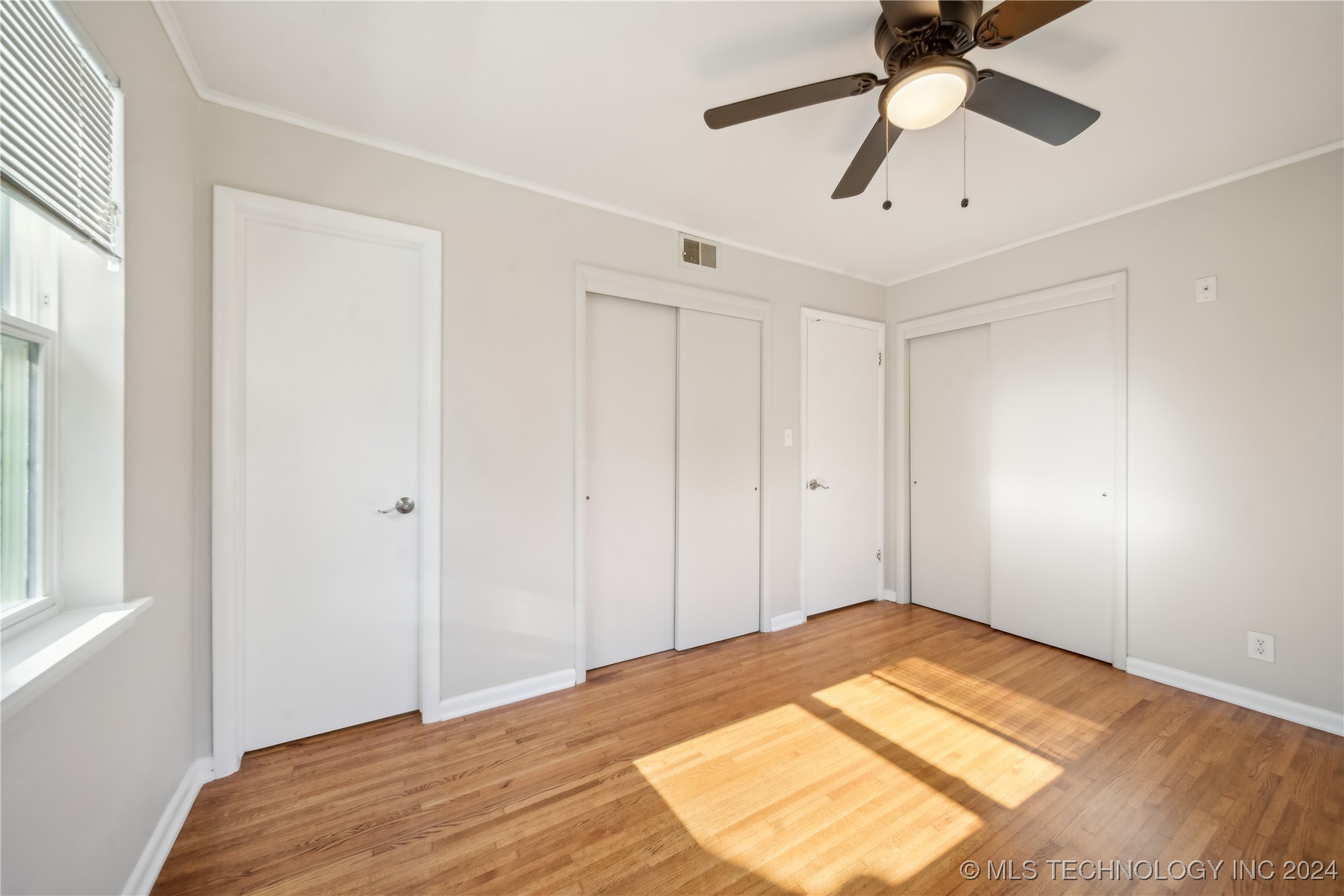 5239 S New Haven Avenue Property Photo 18