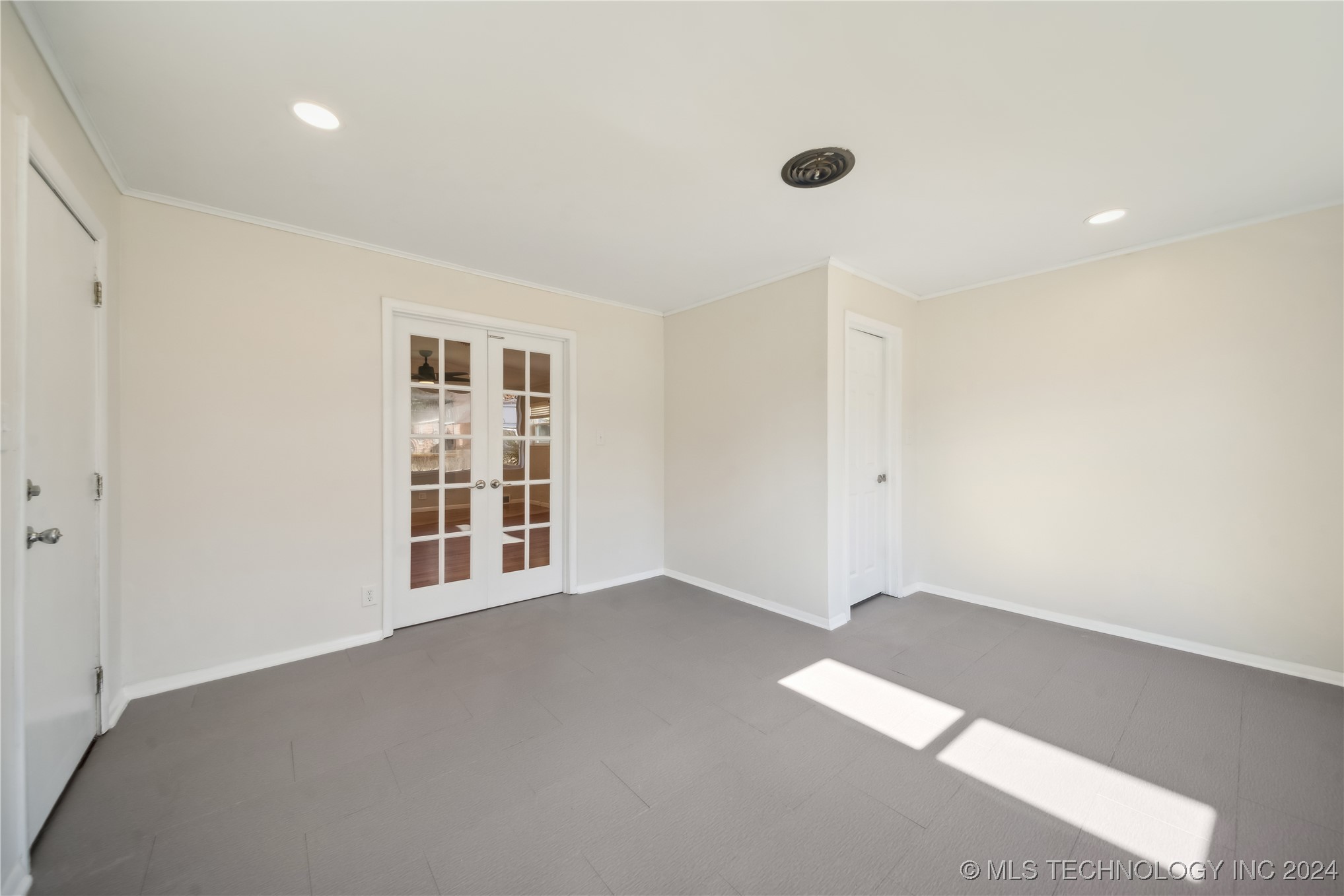 5239 S New Haven Avenue Property Photo 25