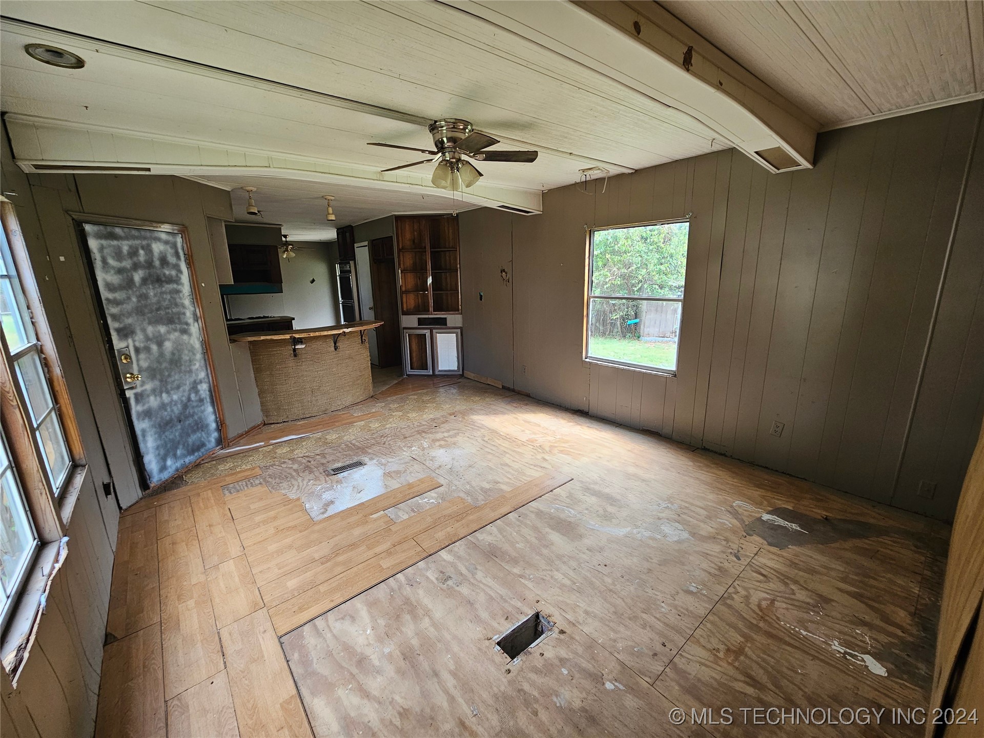 1239 E Old Keystone Road Property Photo 5