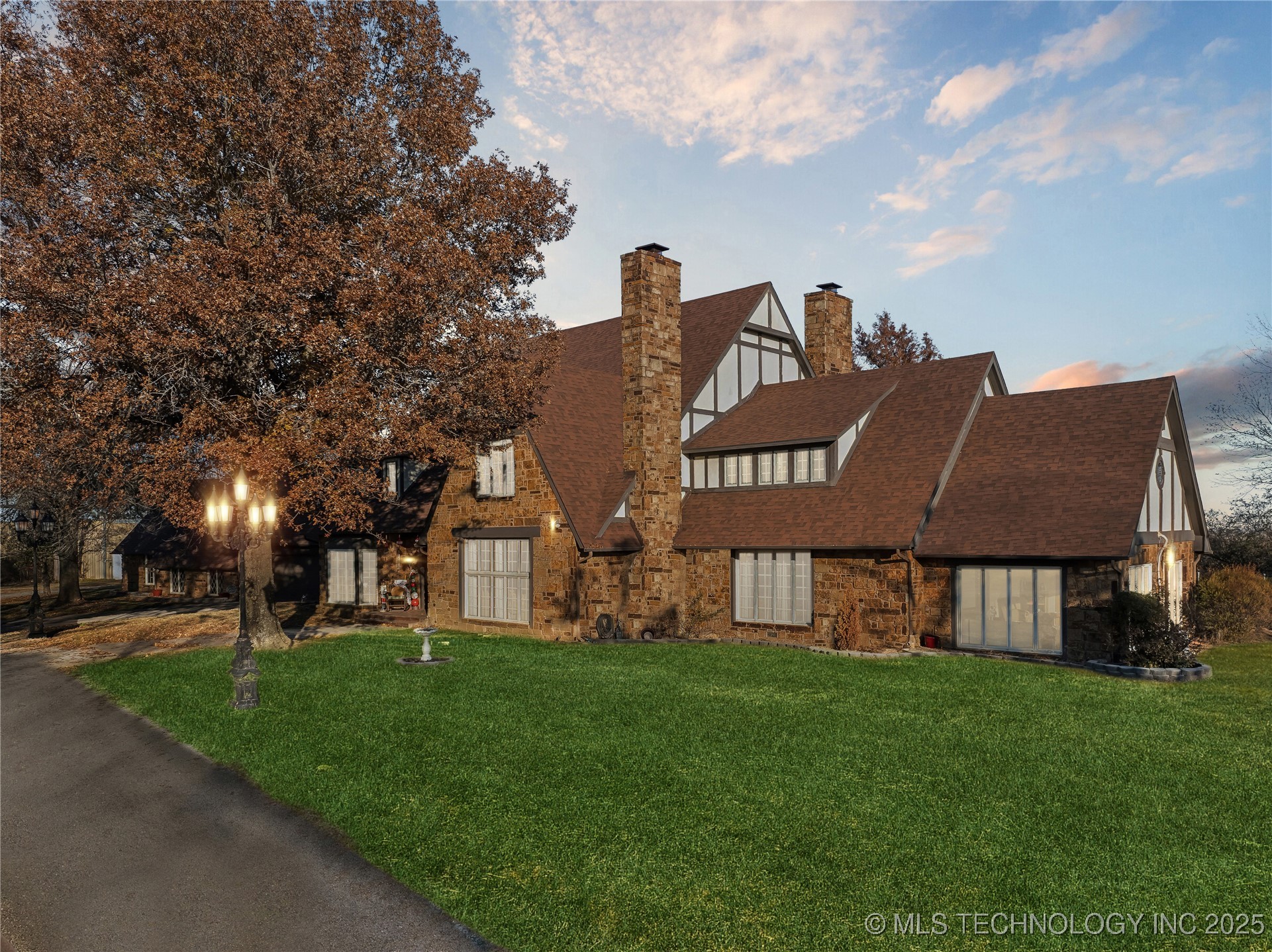 7133 S 425 Road Property Photo 1