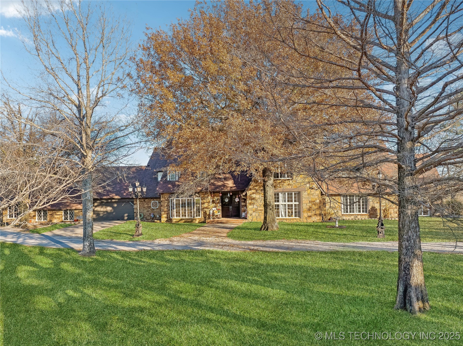 7133 S 425 Road Property Photo 2