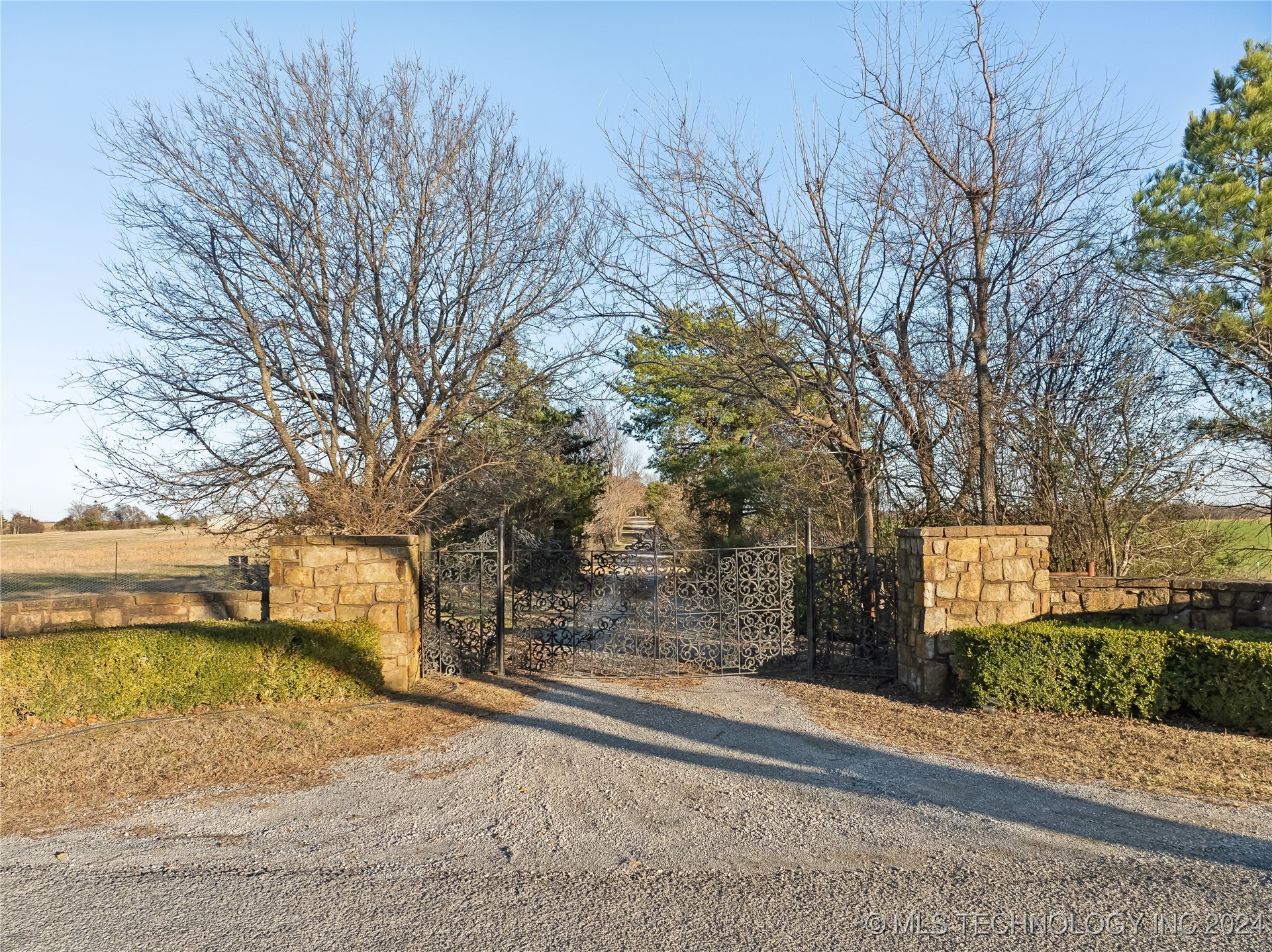 7133 S 425 Road Property Photo 4