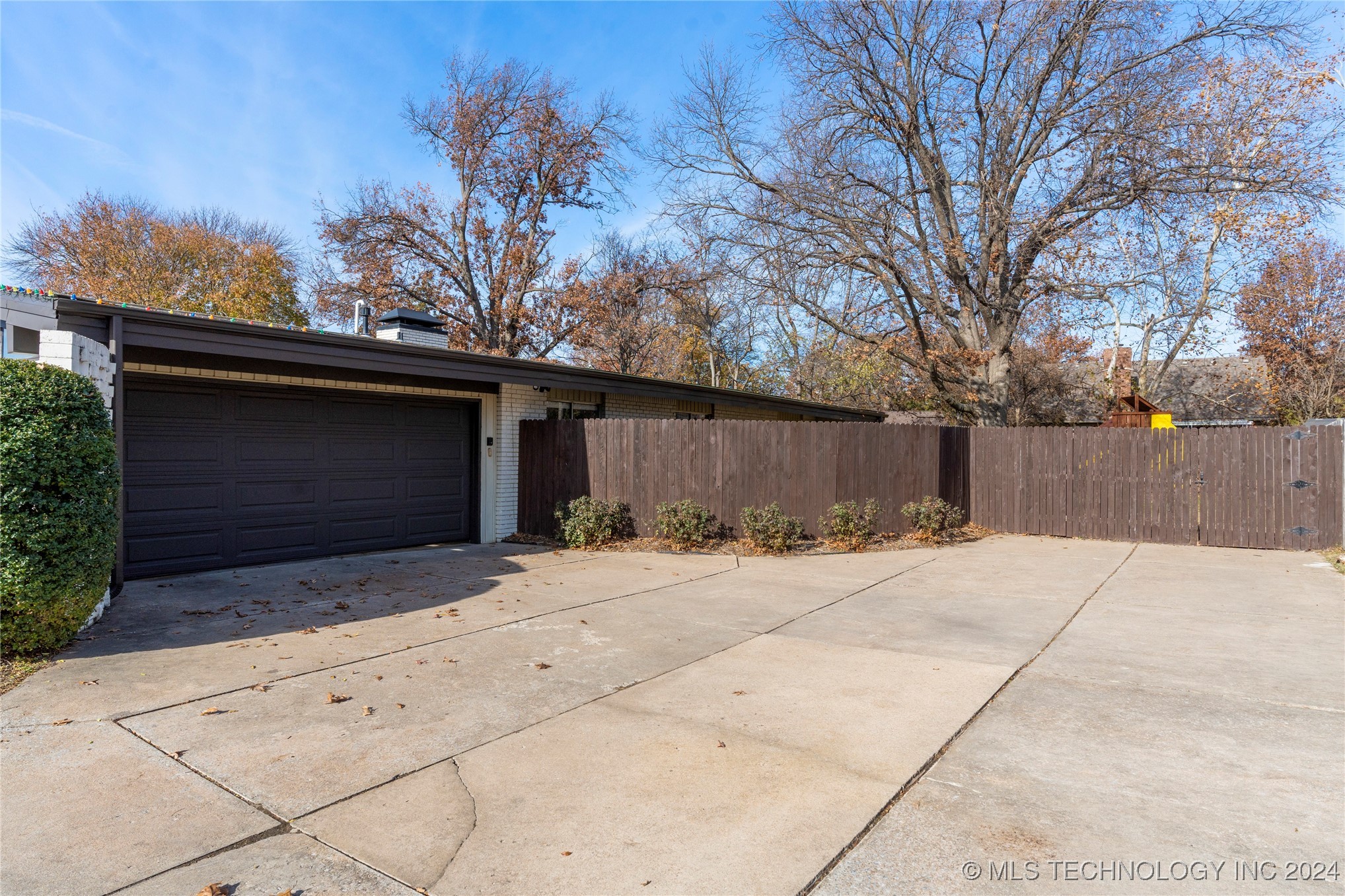 7077 E 53rd Street Property Photo 8