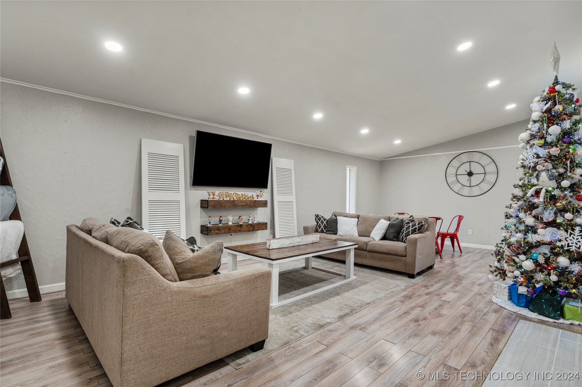 7077 E 53rd Street Property Photo 14